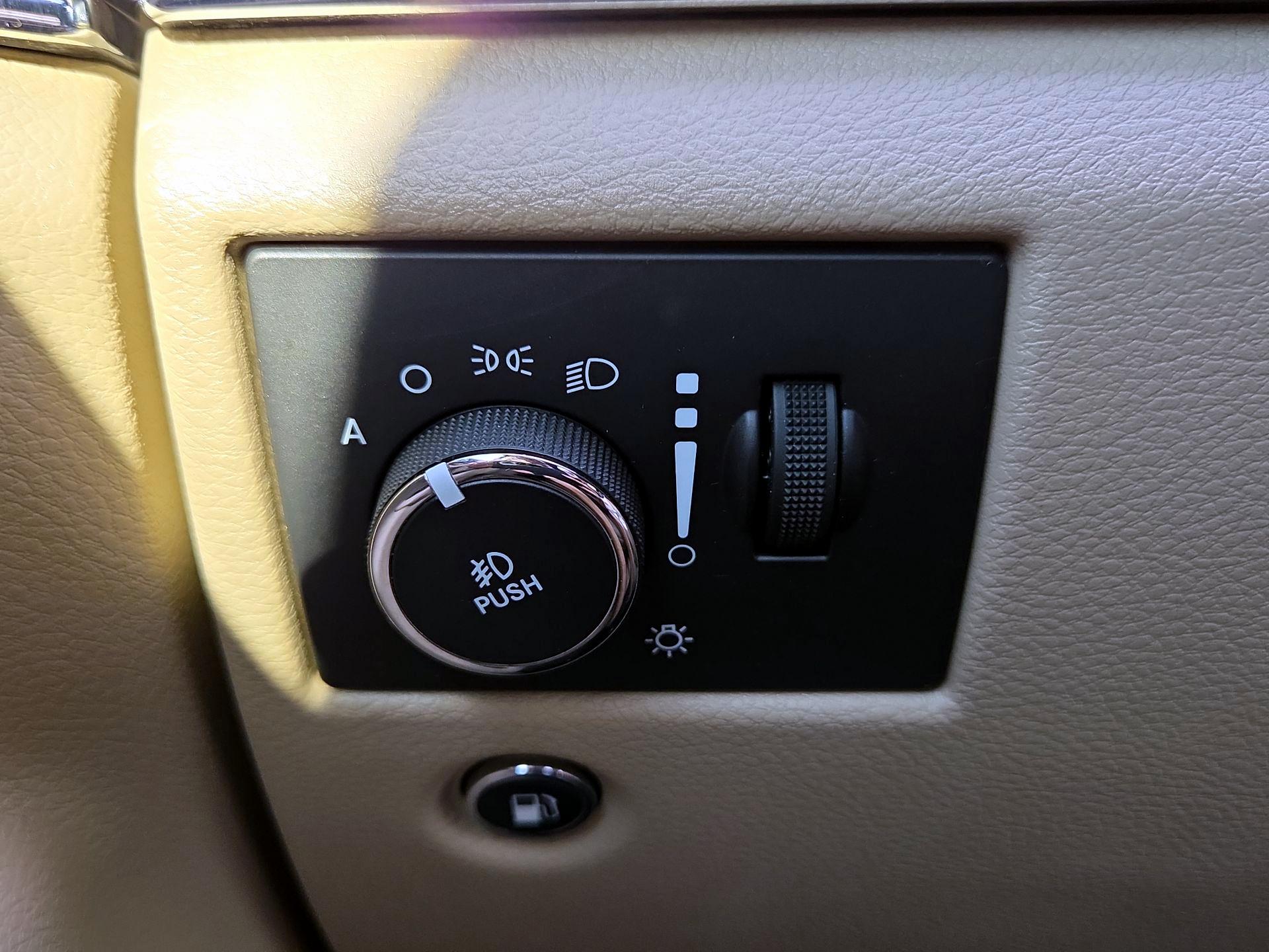 Thumbnail: 2014 Jeep Grand Cherokee - 11