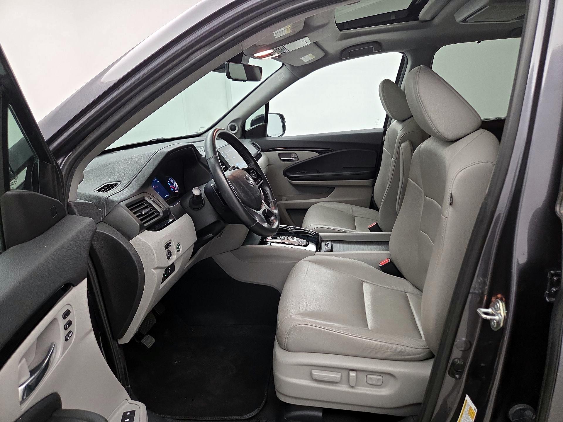 Thumbnail: 2019 Honda Pilot - 11