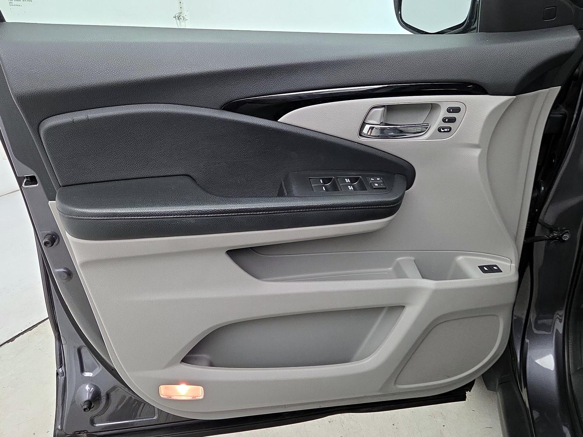 Thumbnail: 2019 Honda Pilot - 12