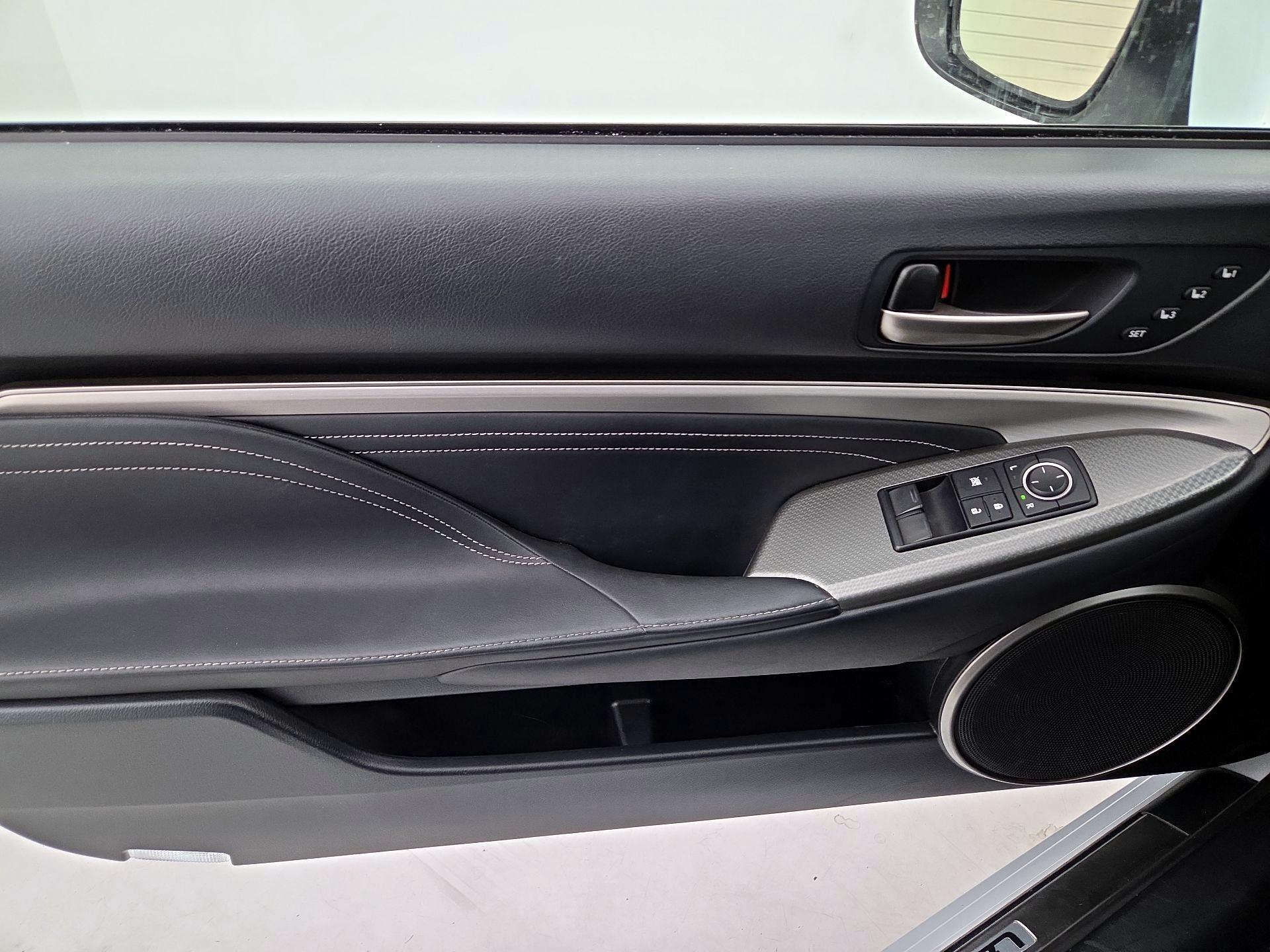 Thumbnail: 2017 Lexus RC - 12