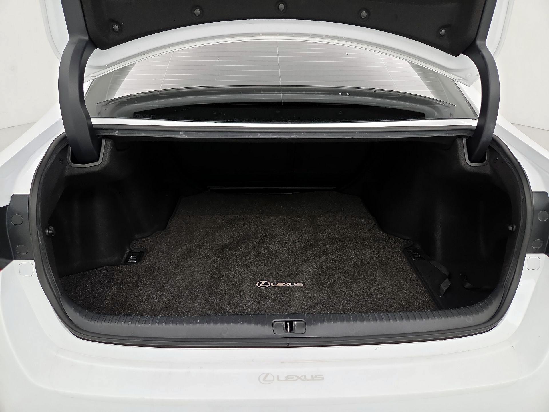 Thumbnail: 2017 Lexus RC - 19