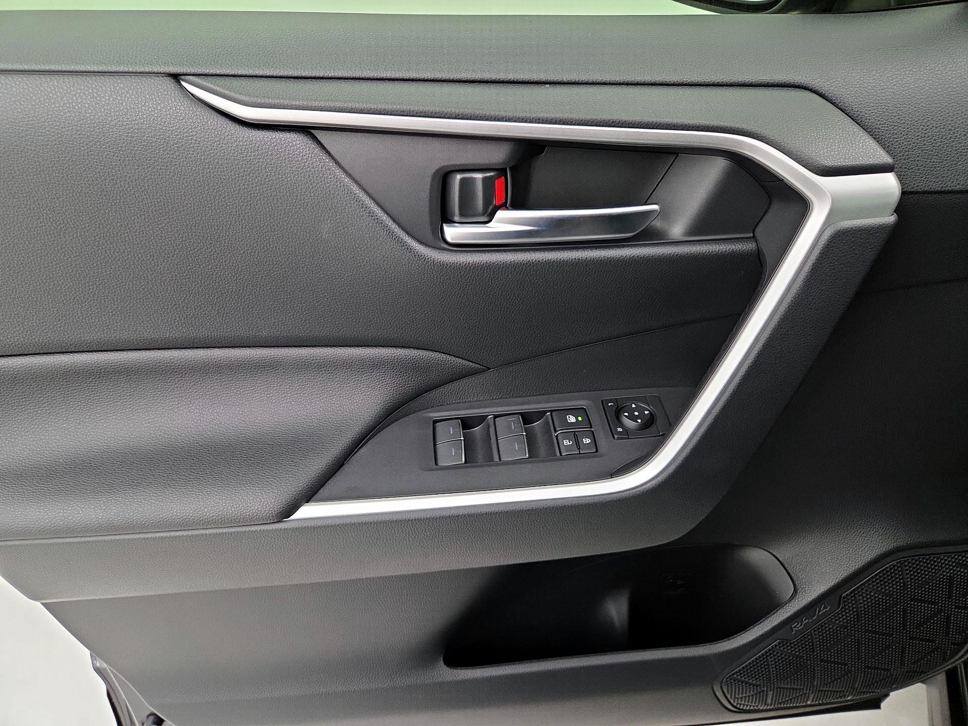 Thumbnail: 2025 Toyota RAV4 - 12