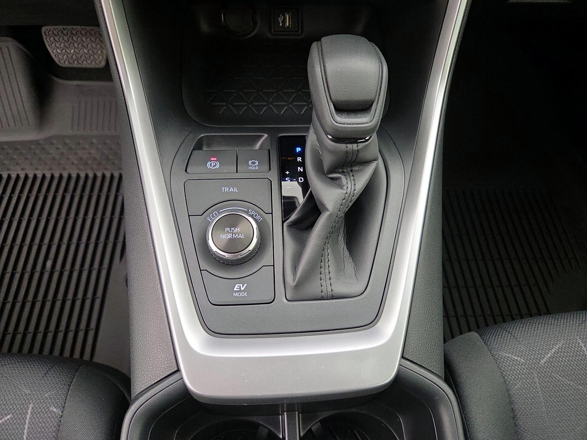 Thumbnail: 2025 Toyota RAV4 - 17