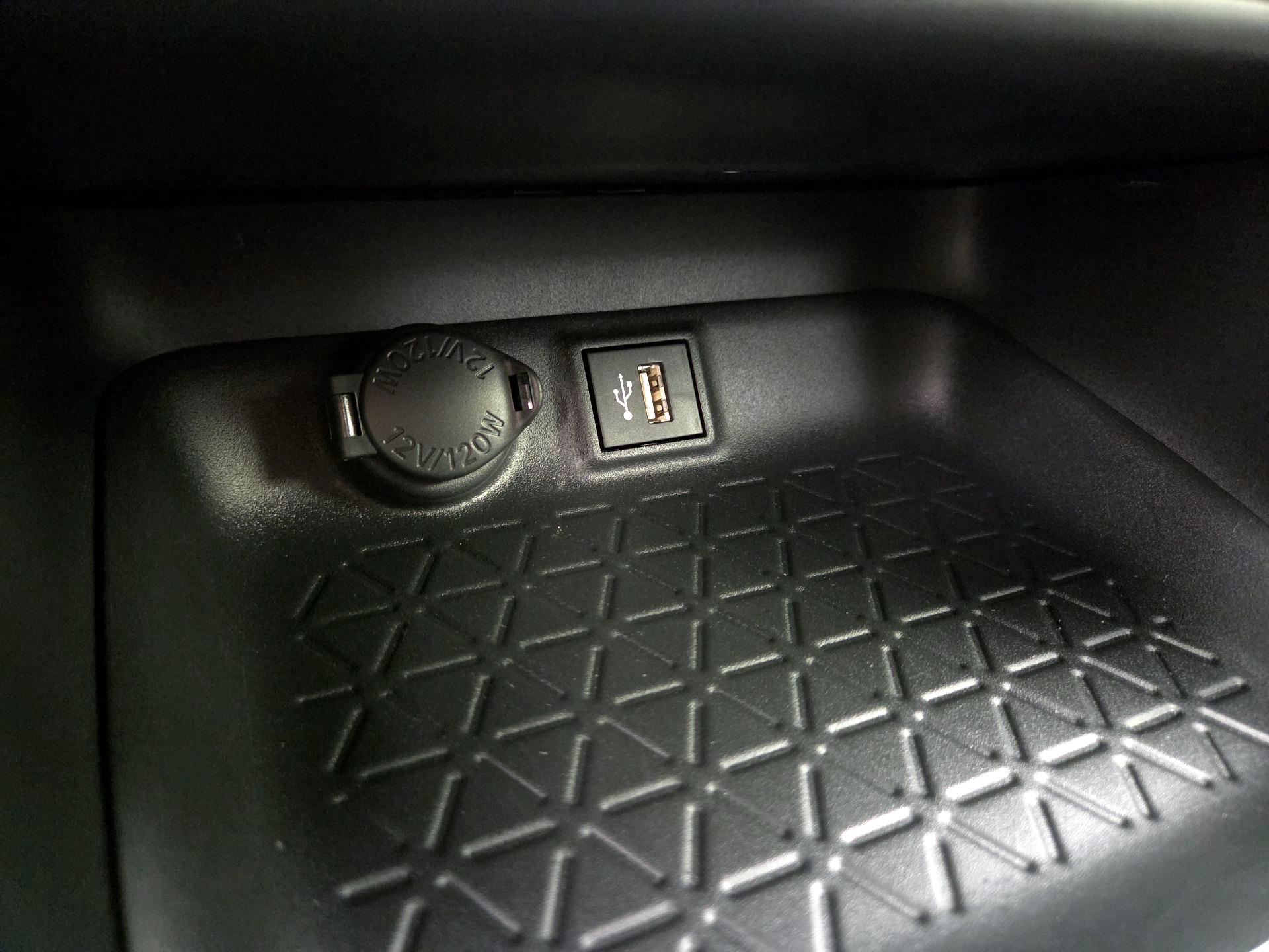 Thumbnail: 2025 Toyota RAV4 - 18