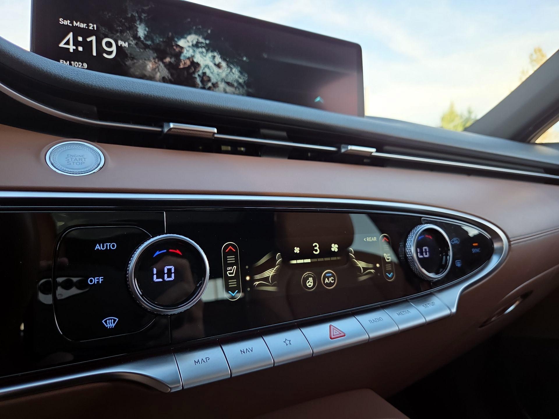 Thumbnail: 2022 Genesis GV70 - 15