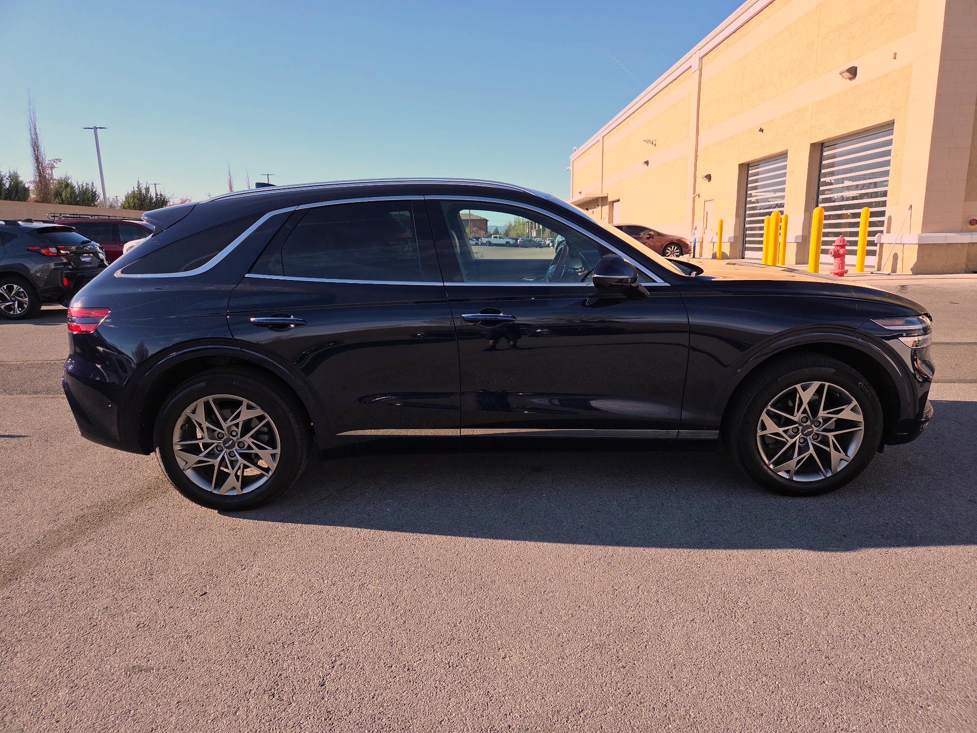 Thumbnail: 2022 Genesis GV70 - 4