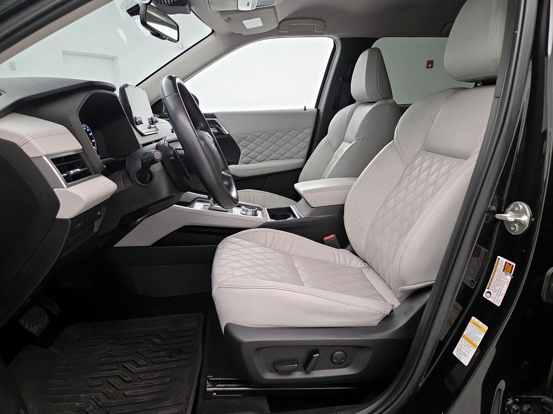 Thumbnail: 2022 Mitsubishi Outlander - 9