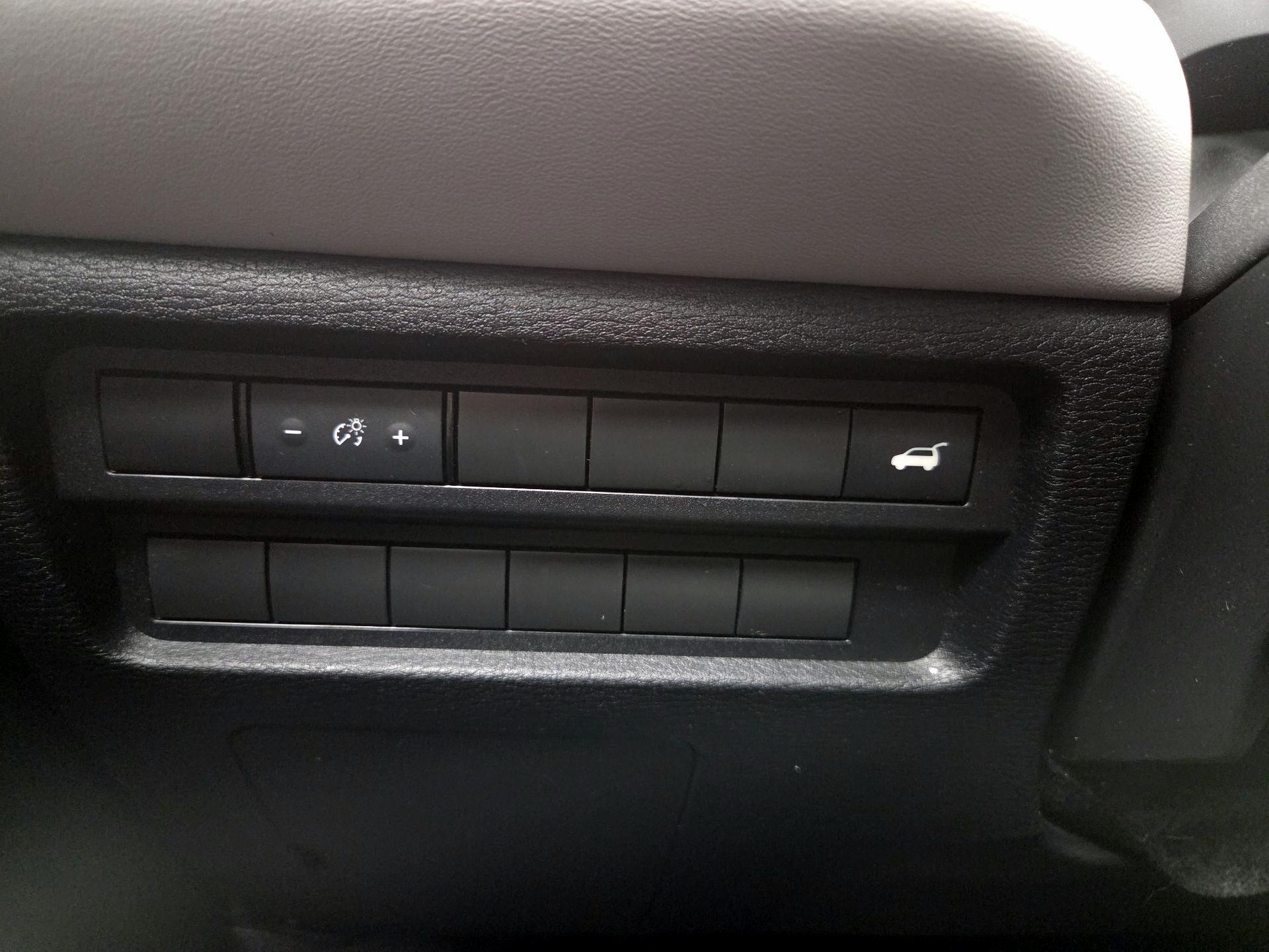 Thumbnail: 2022 Mitsubishi Outlander - 11