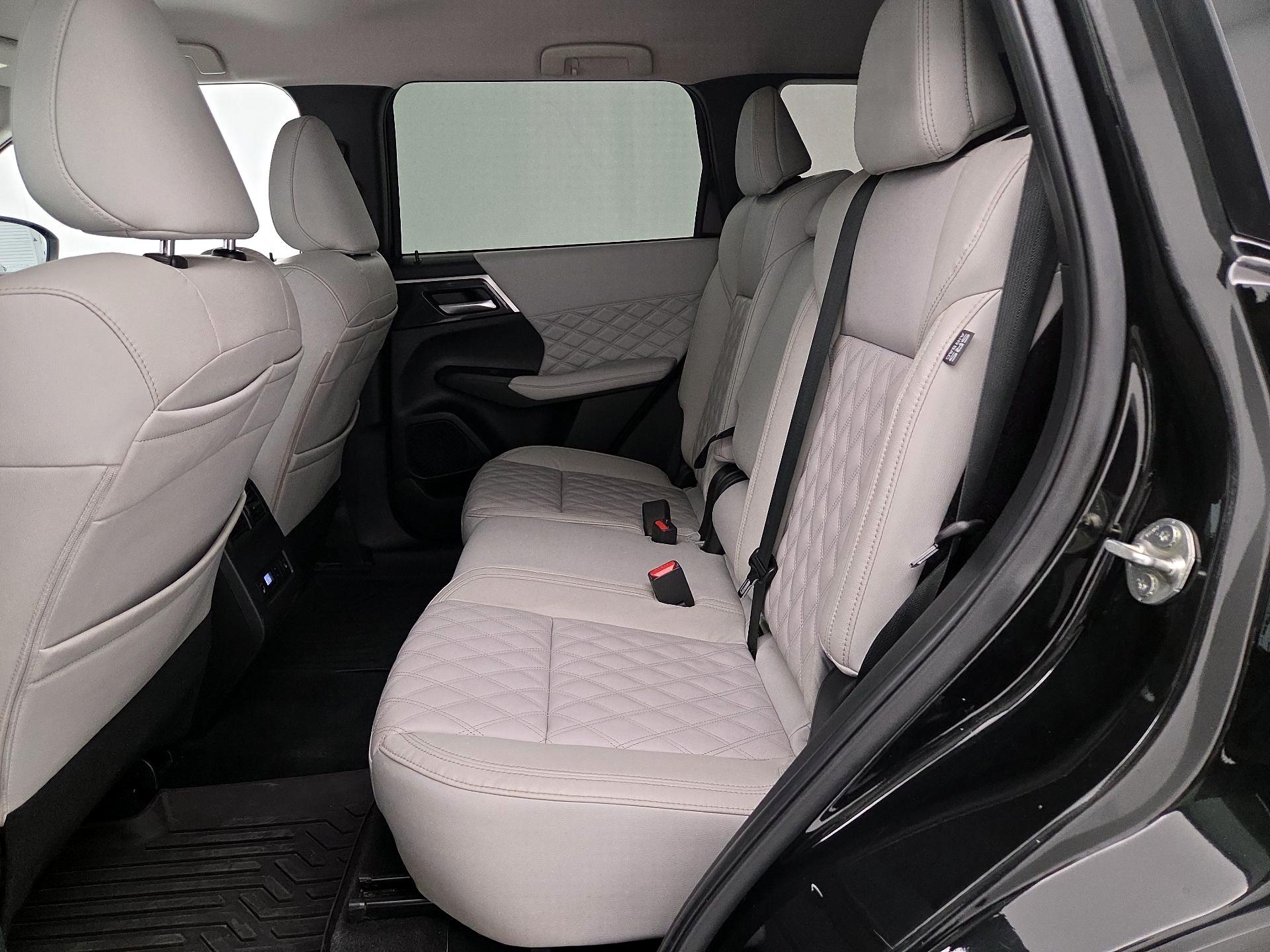 Thumbnail: 2022 Mitsubishi Outlander - 16