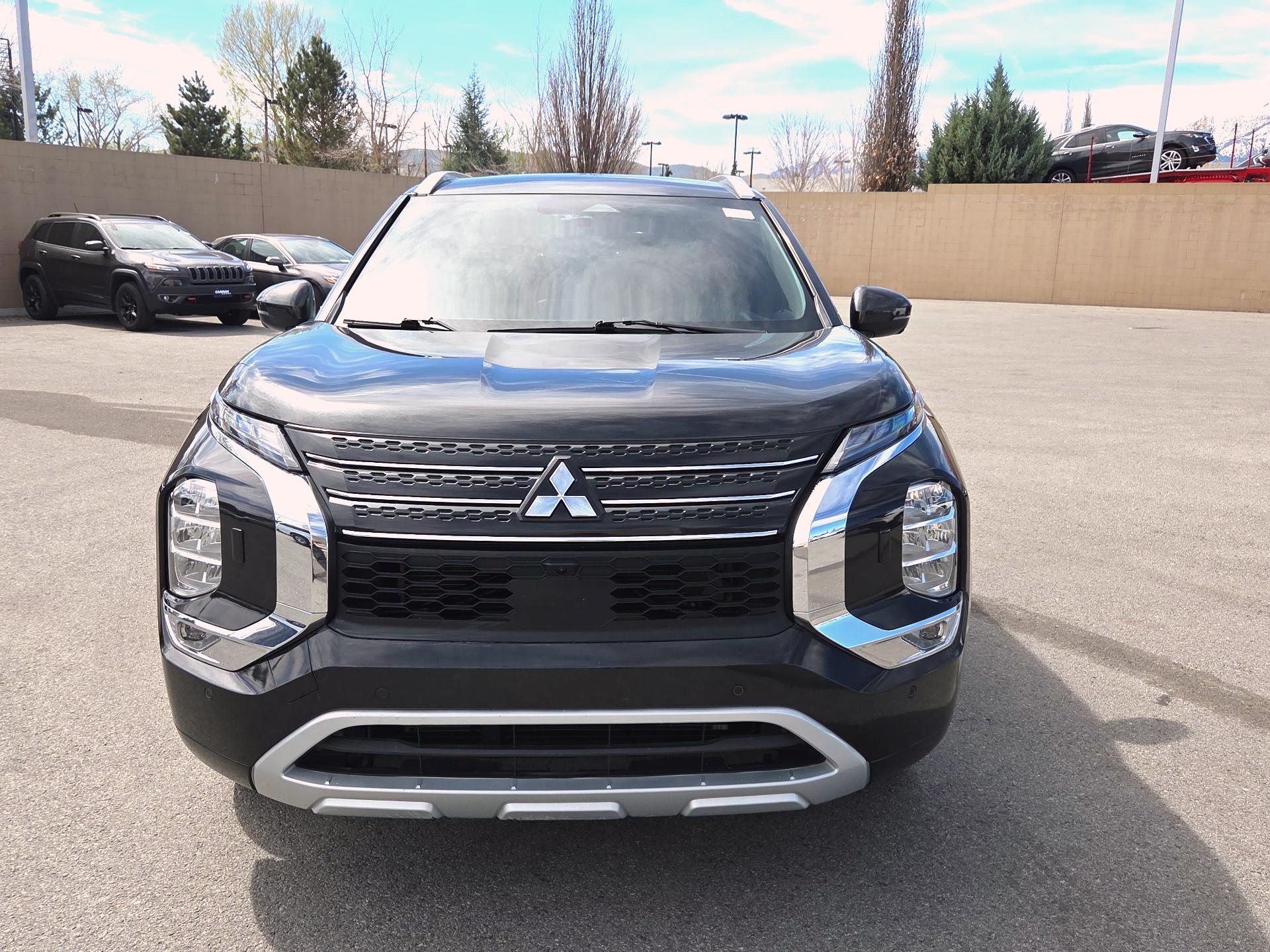 Thumbnail: 2022 Mitsubishi Outlander - 2