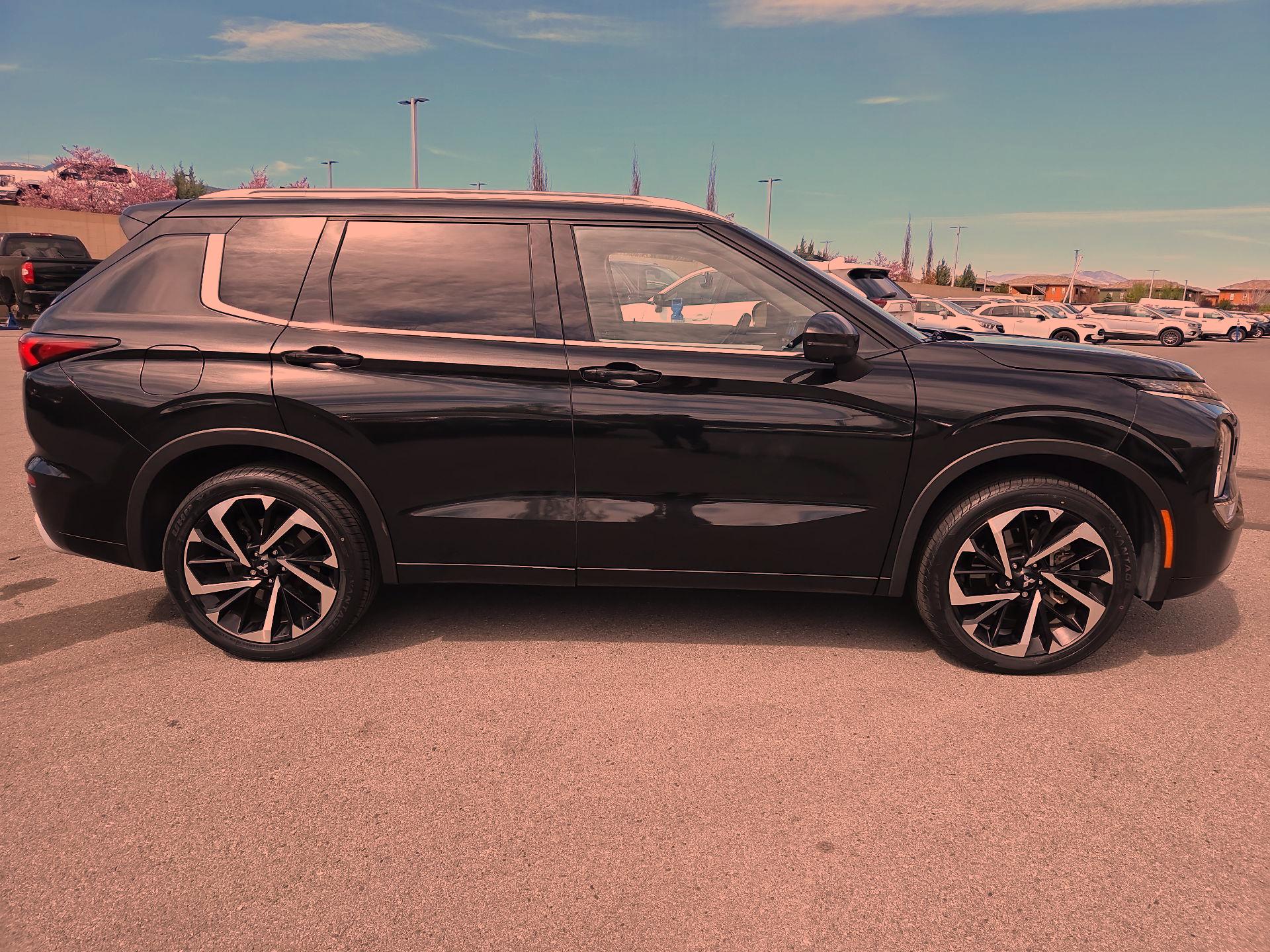 Thumbnail: 2022 Mitsubishi Outlander - 4