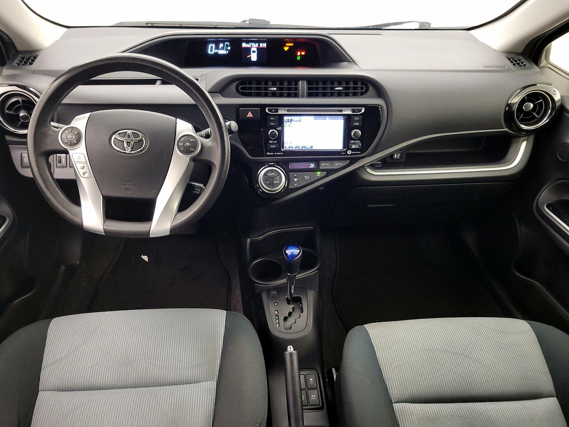 Thumbnail: 2016 Toyota Prius c - 9