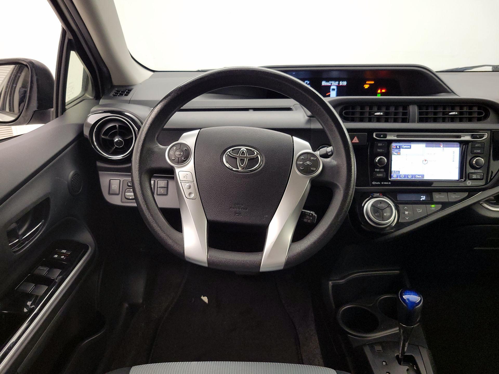 Thumbnail: 2016 Toyota Prius c - 10
