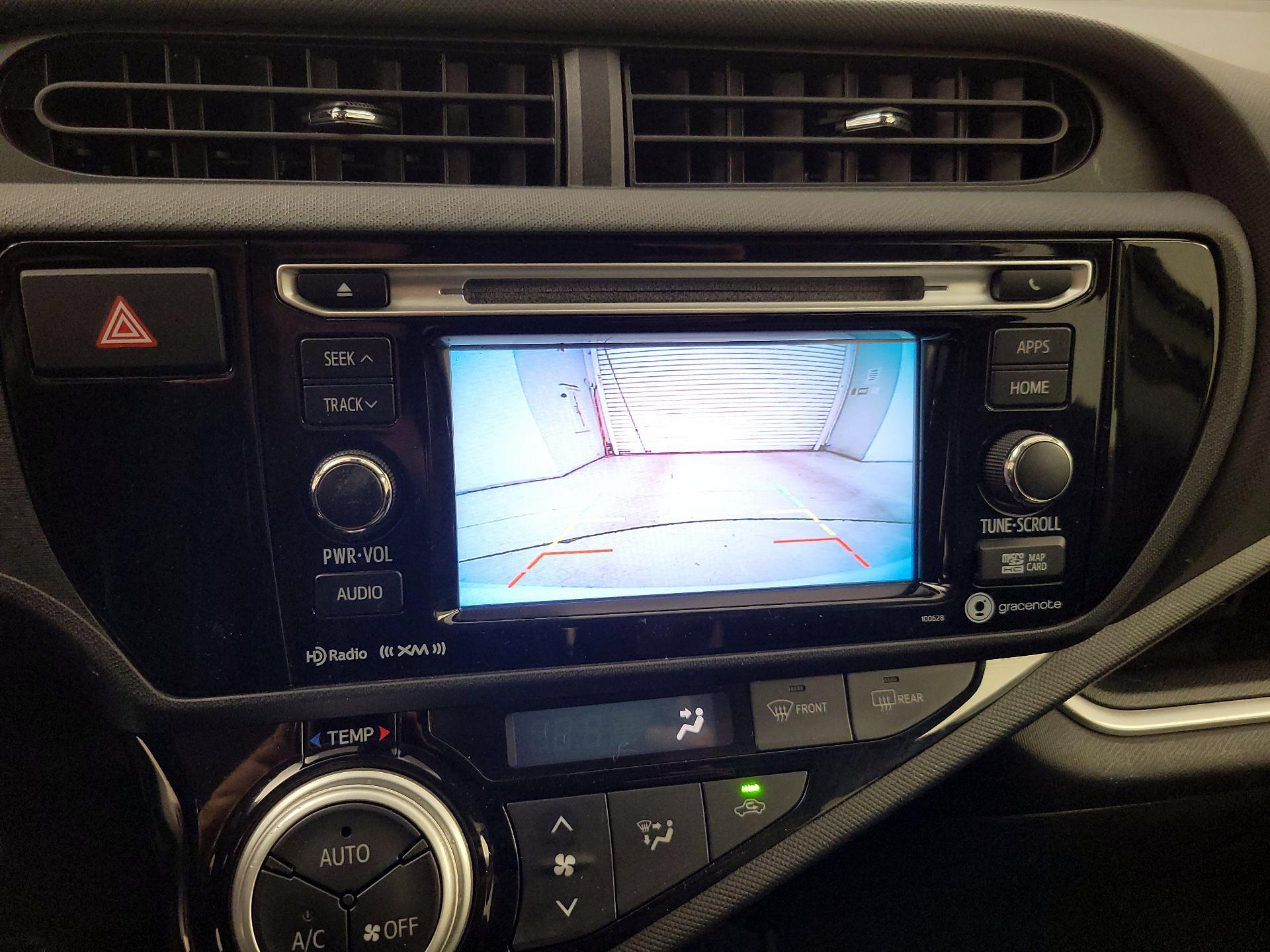 Thumbnail: 2016 Toyota Prius c - 15