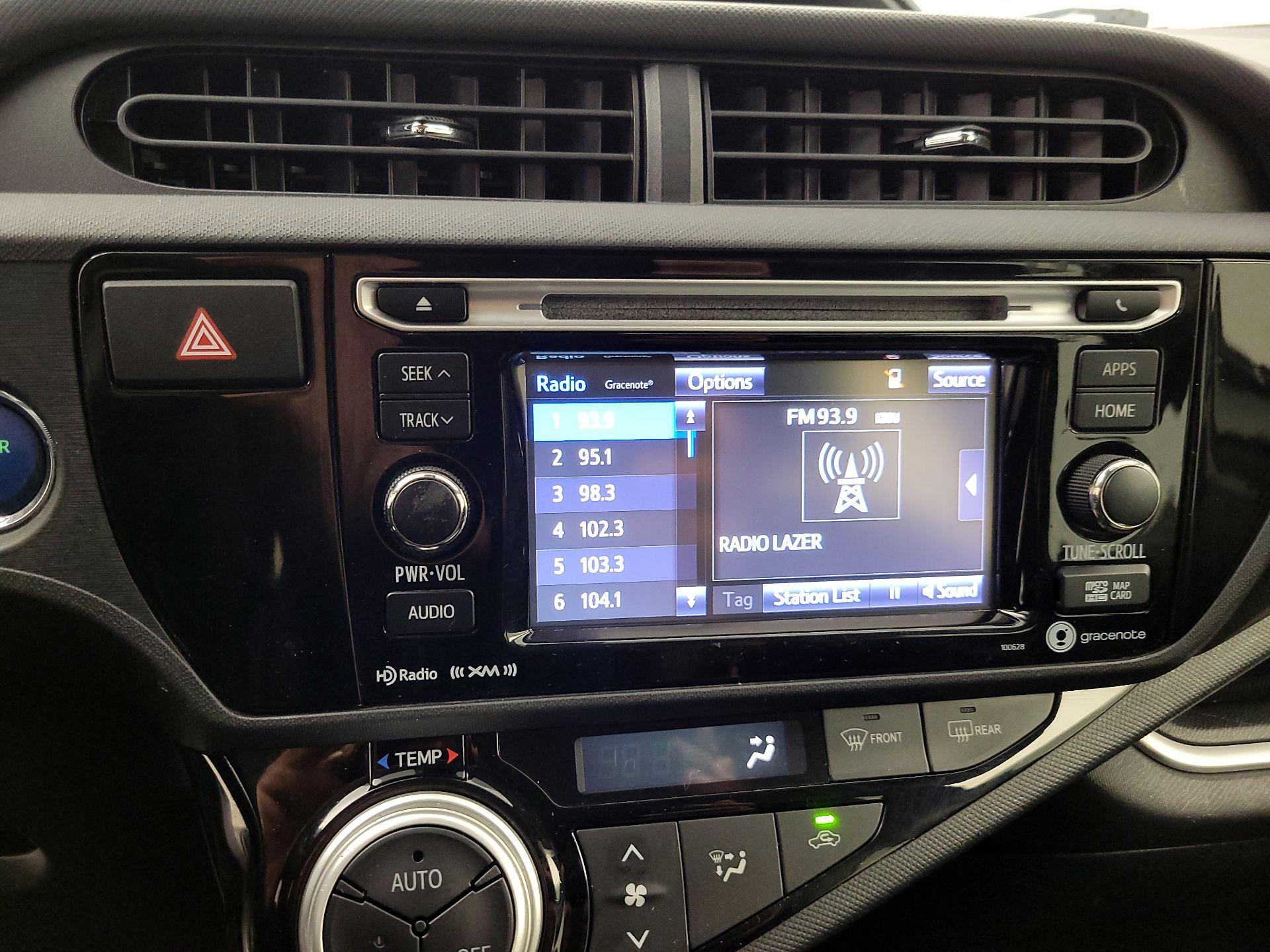 Thumbnail: 2016 Toyota Prius c - 16