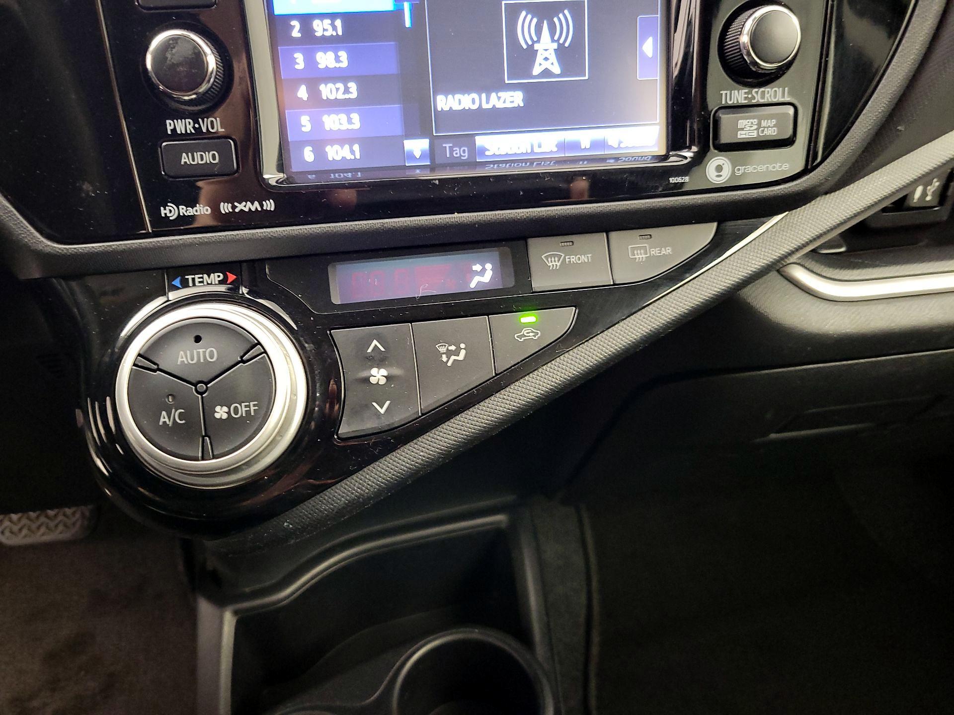 Thumbnail: 2016 Toyota Prius c - 17