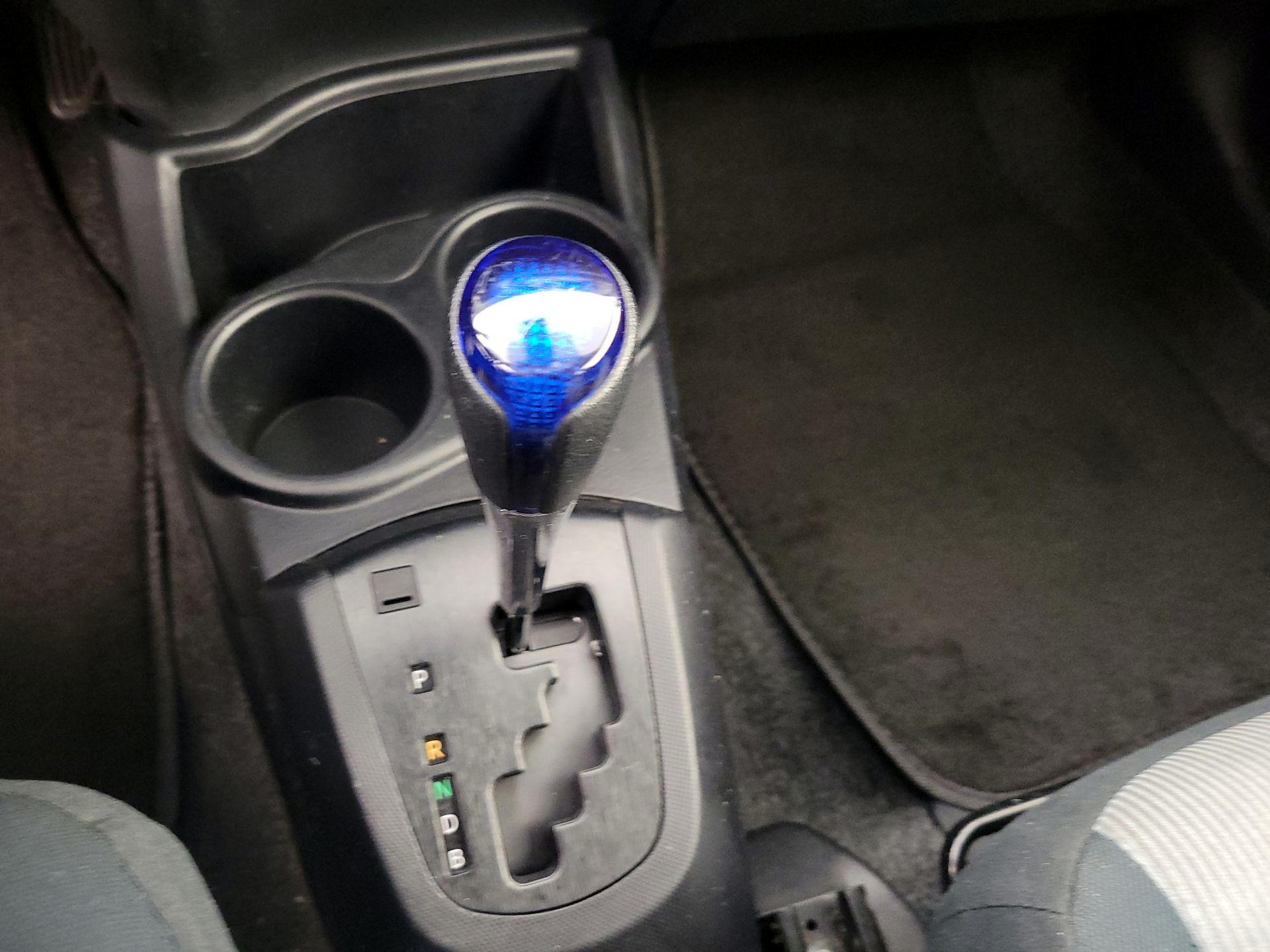 Thumbnail: 2016 Toyota Prius c - 18