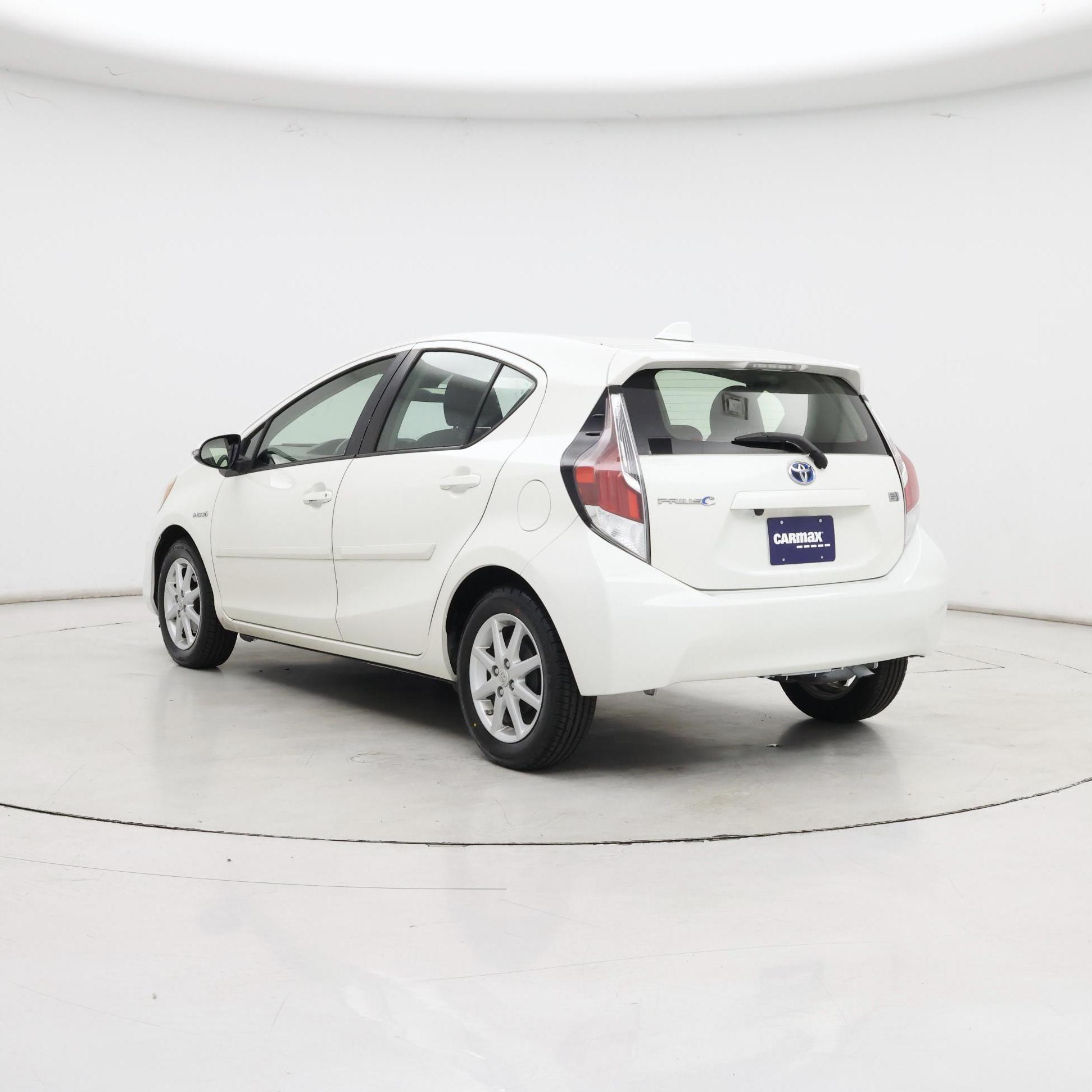 Thumbnail: 2016 Toyota Prius c - 2