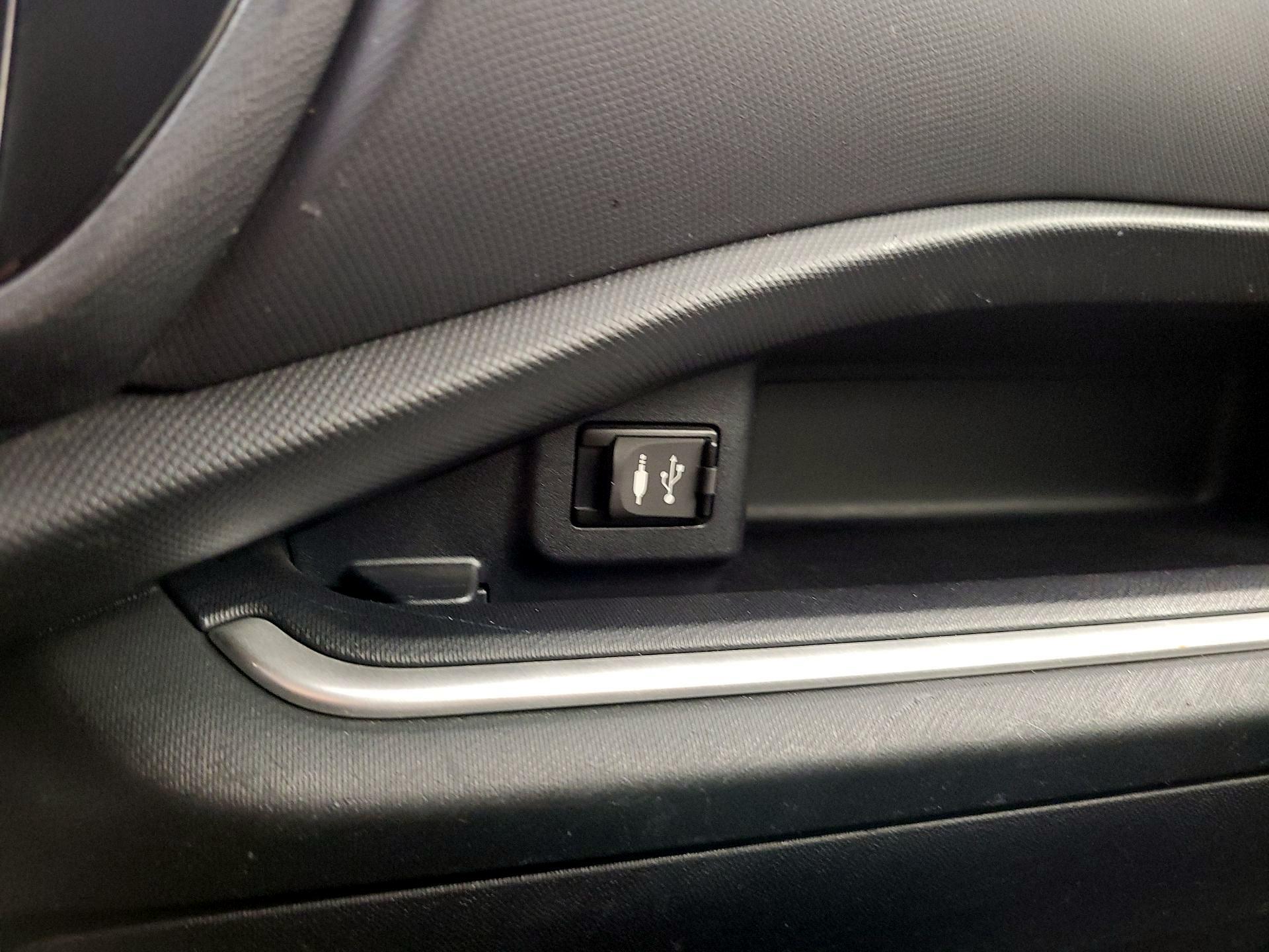 Thumbnail: 2016 Toyota Prius c - 19