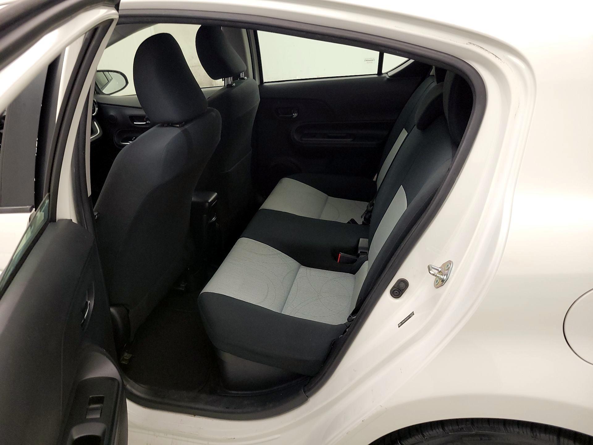 Thumbnail: 2016 Toyota Prius c - 20