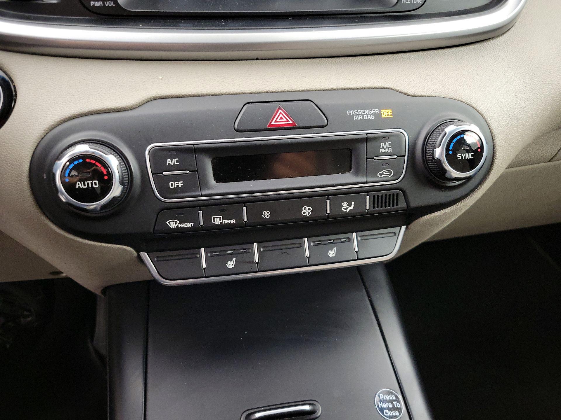 Thumbnail: 2020 Kia Sorento - 16