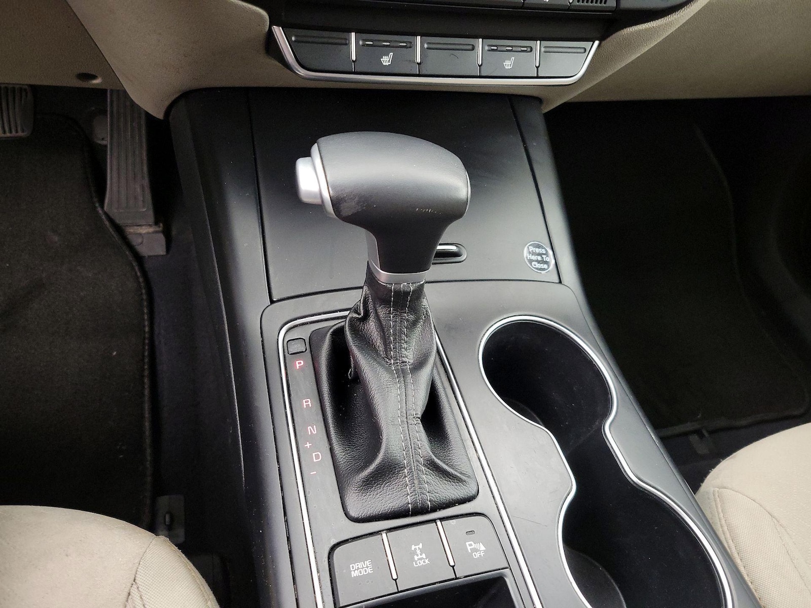 2020 Kia Sorento S - Photo 18