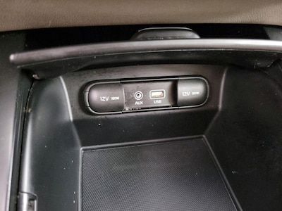 USB/AUX Ports