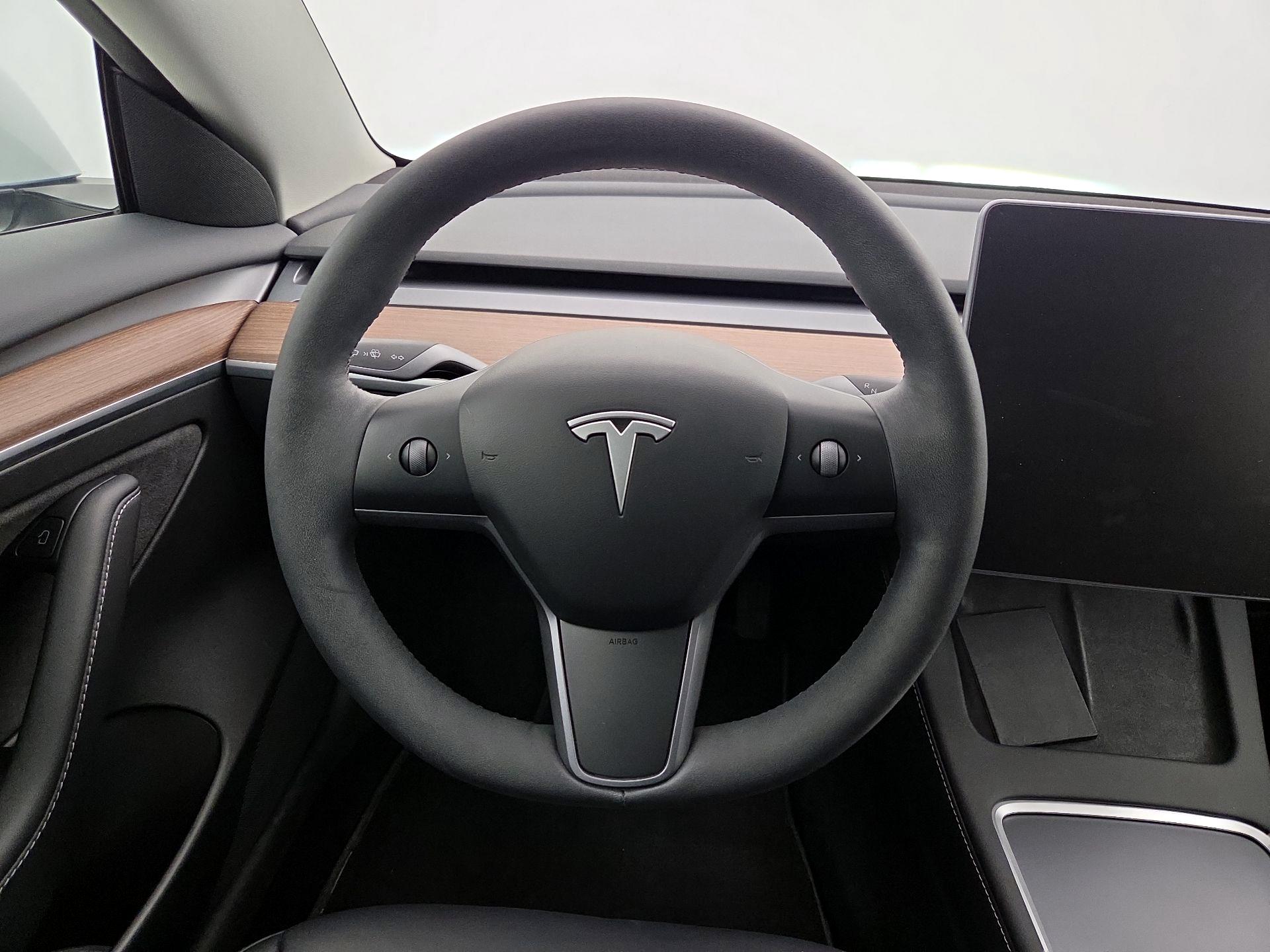 Thumbnail: 2023 Tesla Model 3 - 10