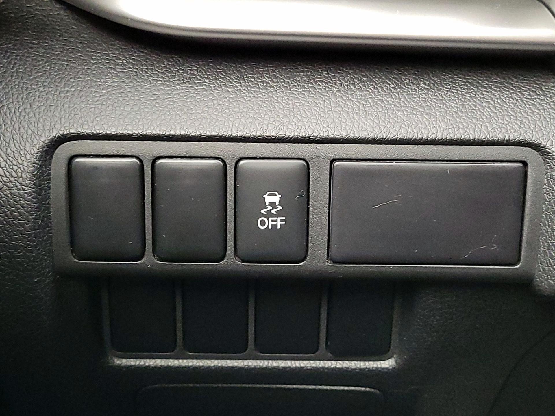 Thumbnail: 2018 Mitsubishi Eclipse Cross - 13