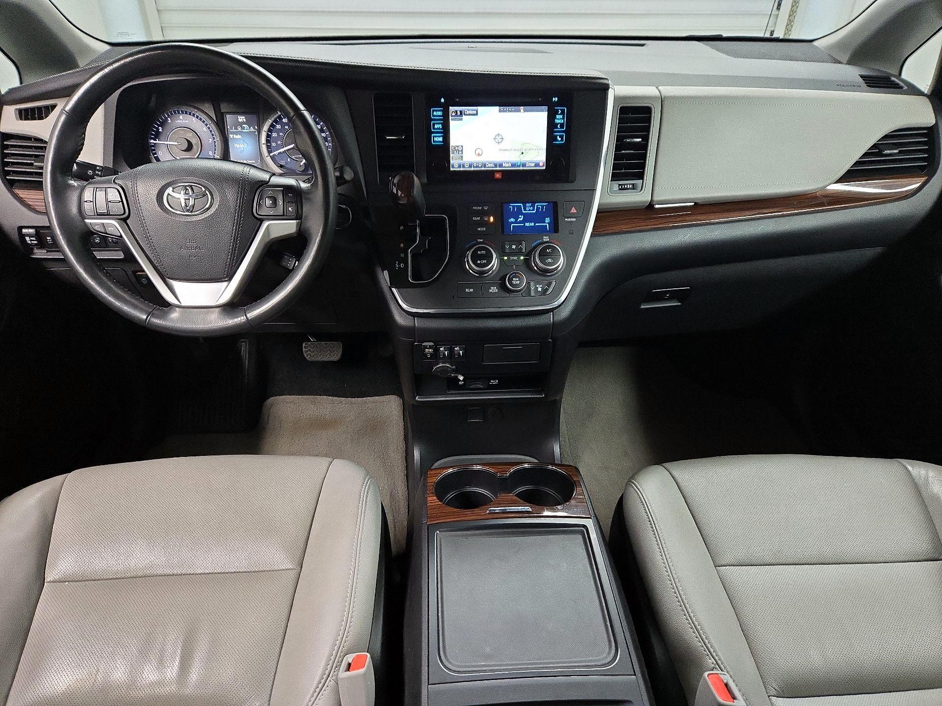 Thumbnail: 2015 Toyota Sienna - 9