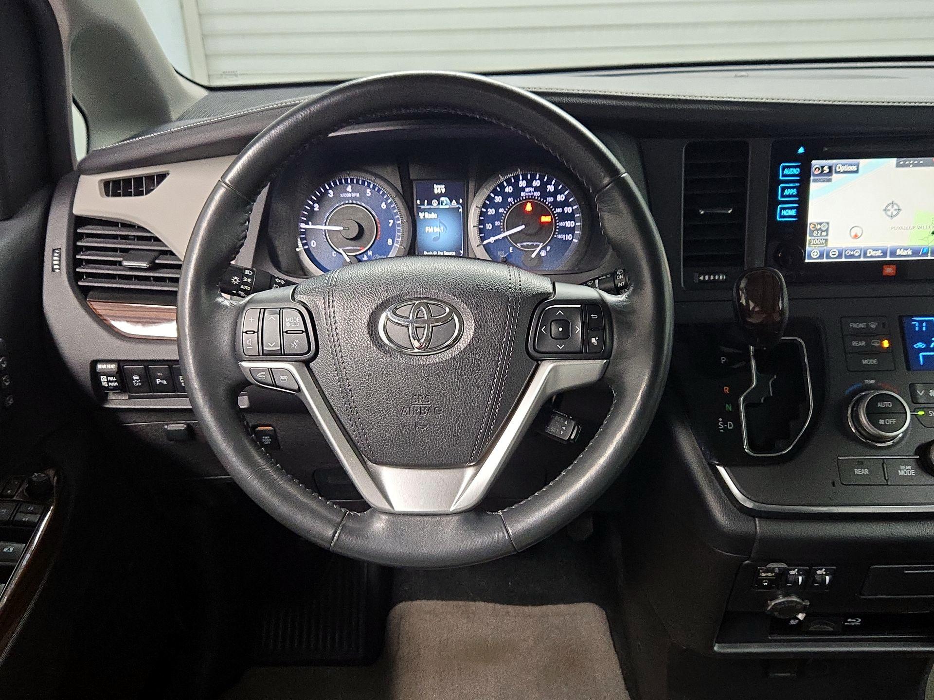 Thumbnail: 2015 Toyota Sienna - 10