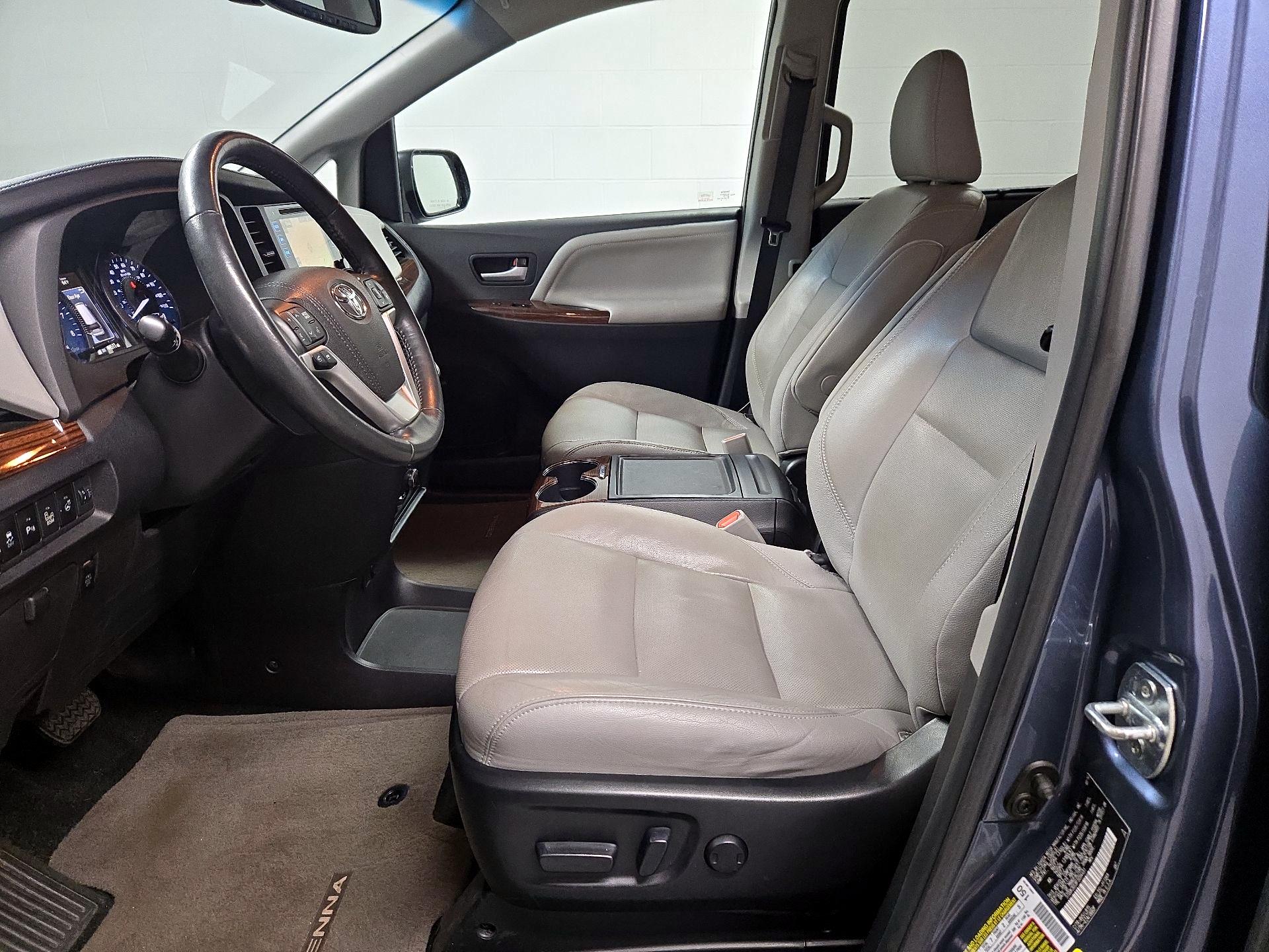 Thumbnail: 2015 Toyota Sienna - 11