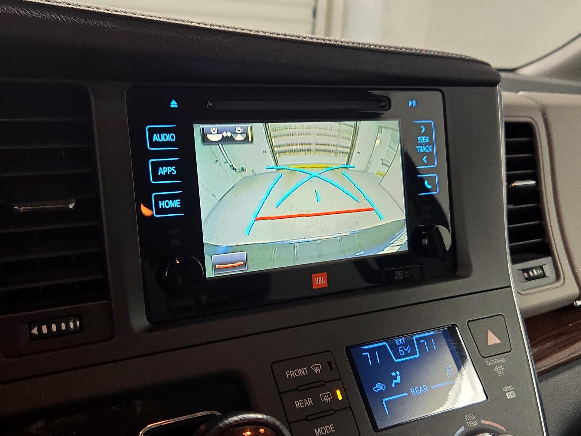 Thumbnail: 2015 Toyota Sienna - 15