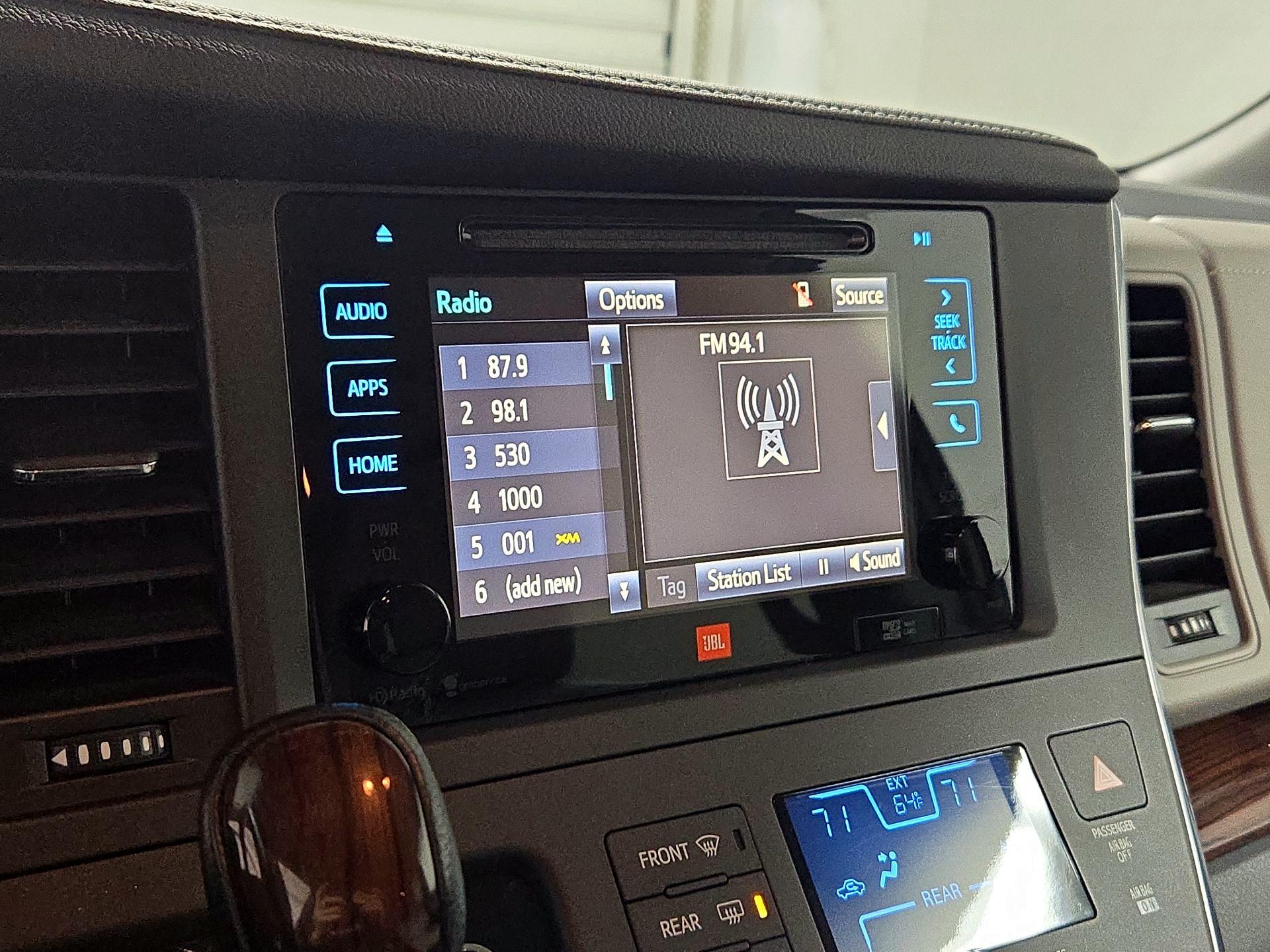 Thumbnail: 2015 Toyota Sienna - 16