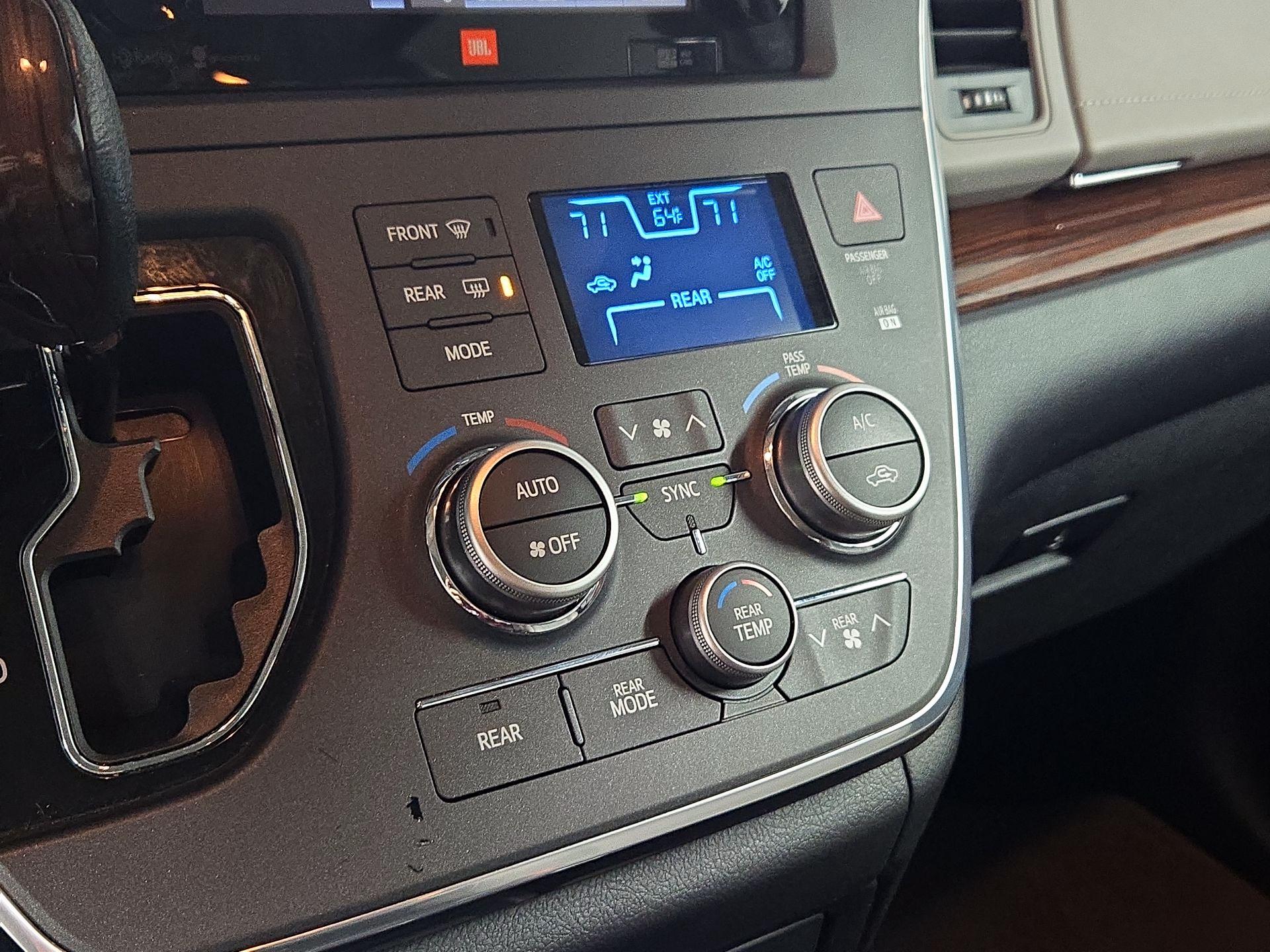 Thumbnail: 2015 Toyota Sienna - 17