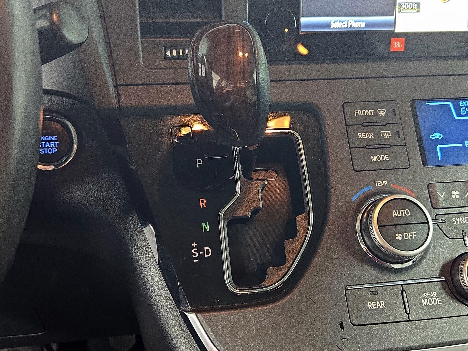 Thumbnail: 2015 Toyota Sienna - 18