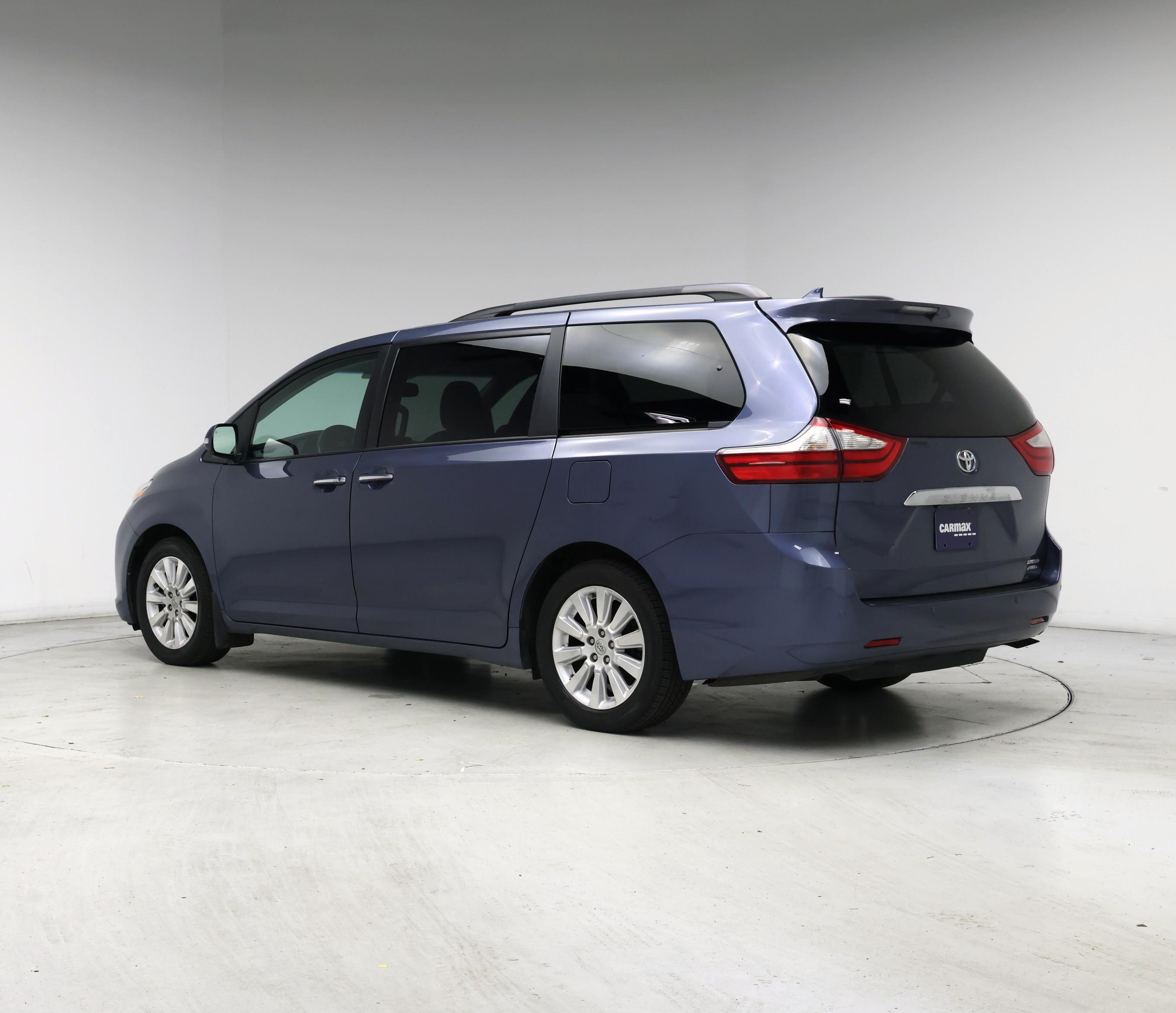 Thumbnail: 2015 Toyota Sienna - 2