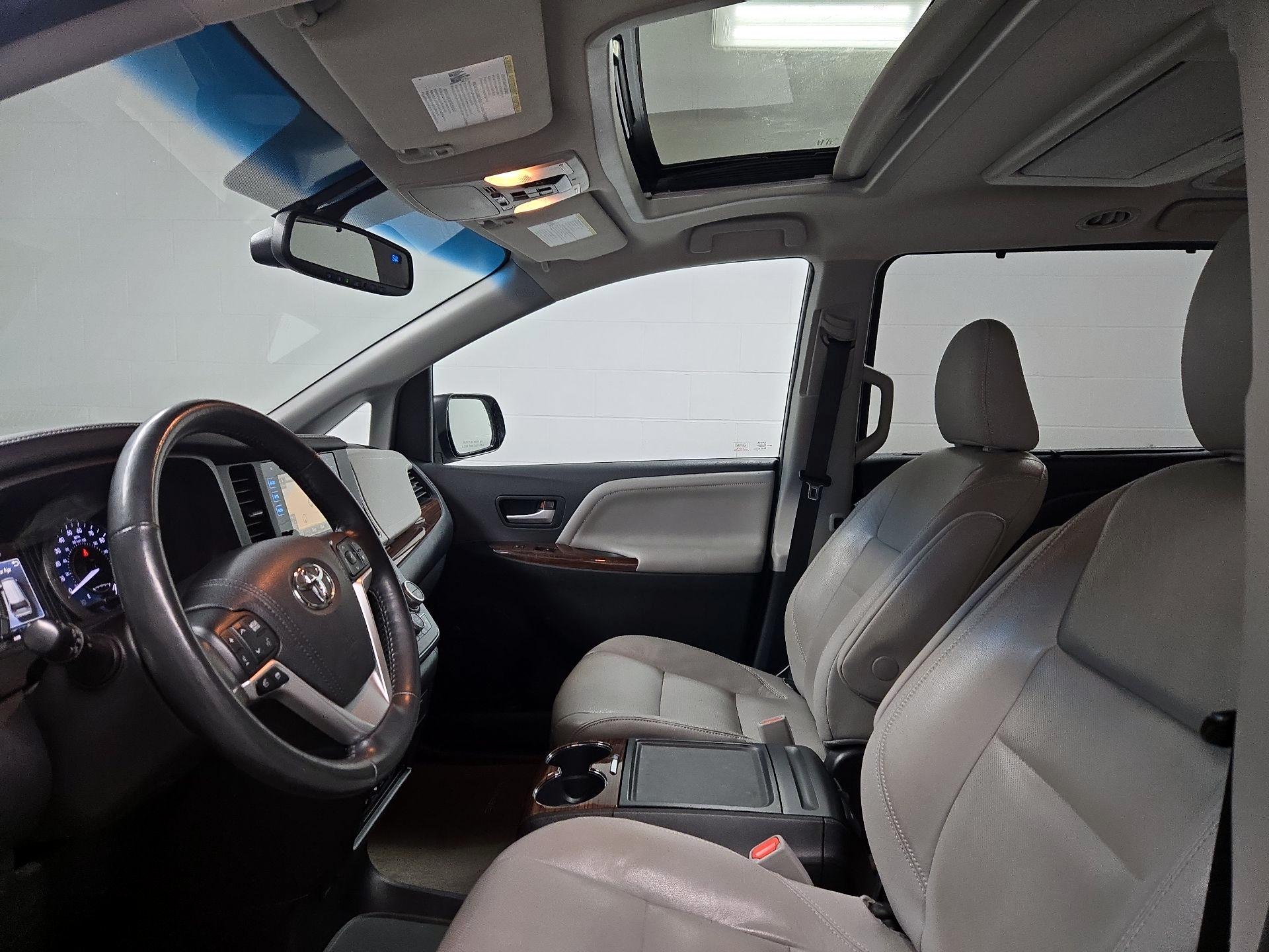 Thumbnail: 2015 Toyota Sienna - 20