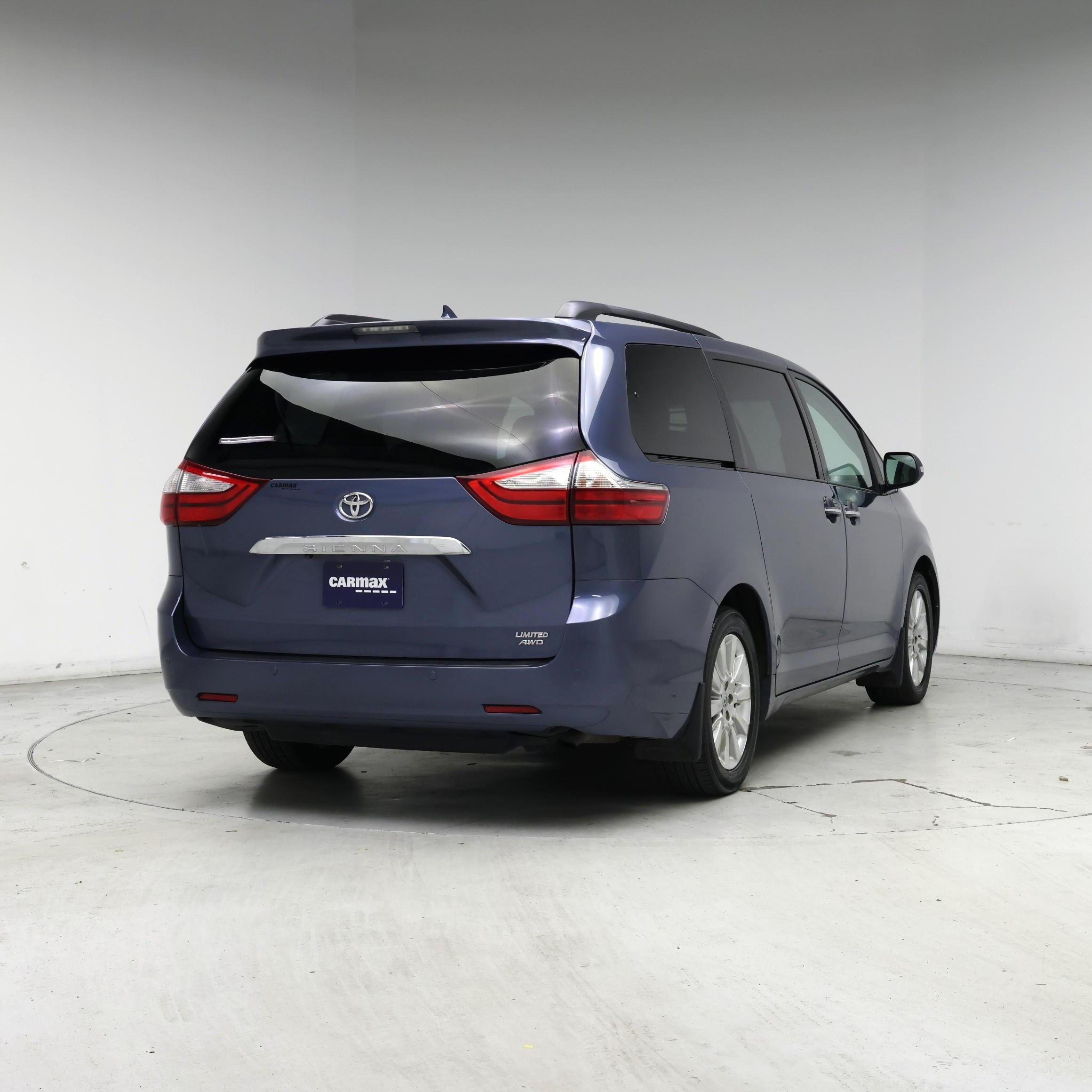 Thumbnail: 2015 Toyota Sienna - 8