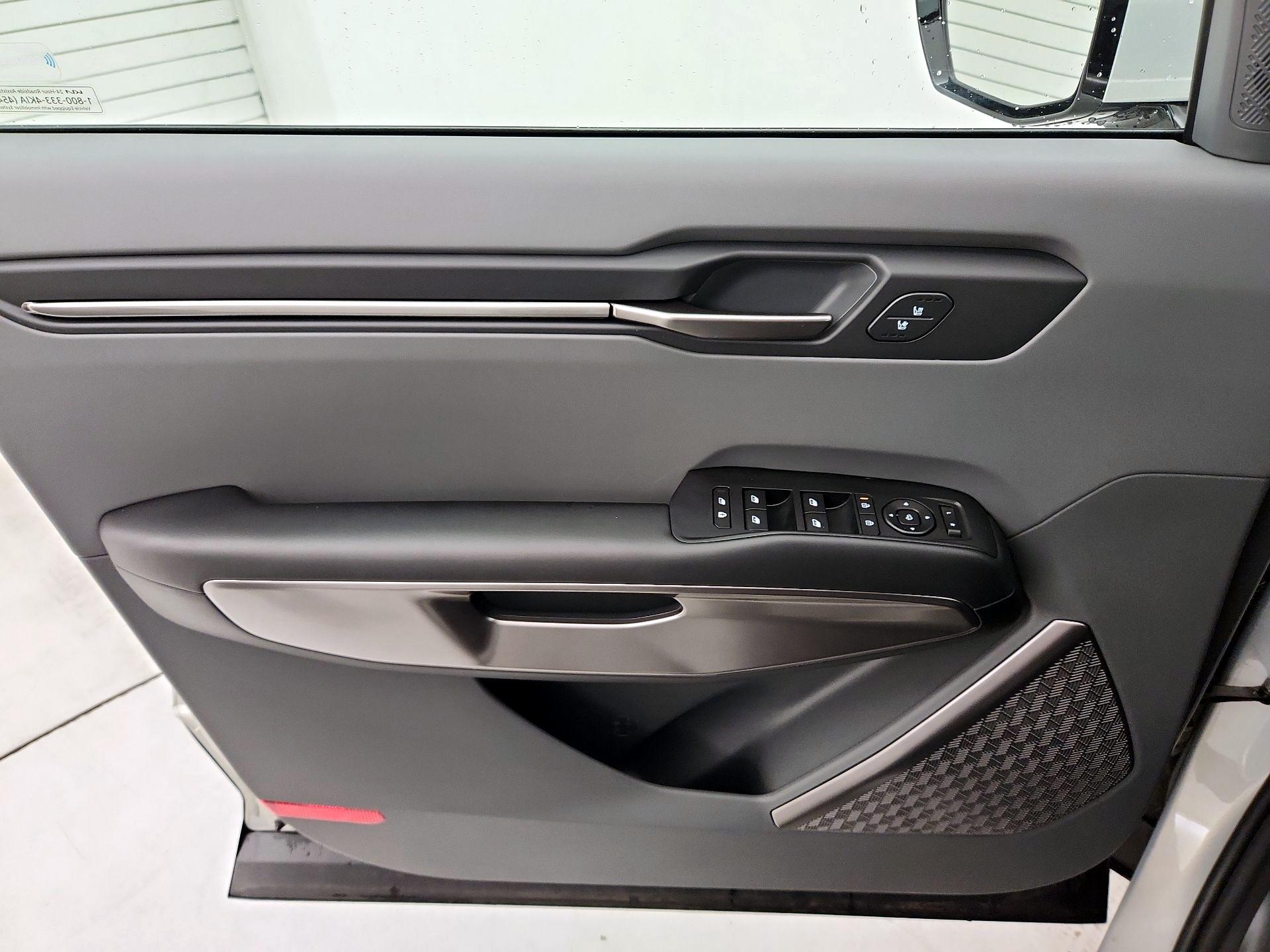 Thumbnail: 2024 Kia EV9 - 12