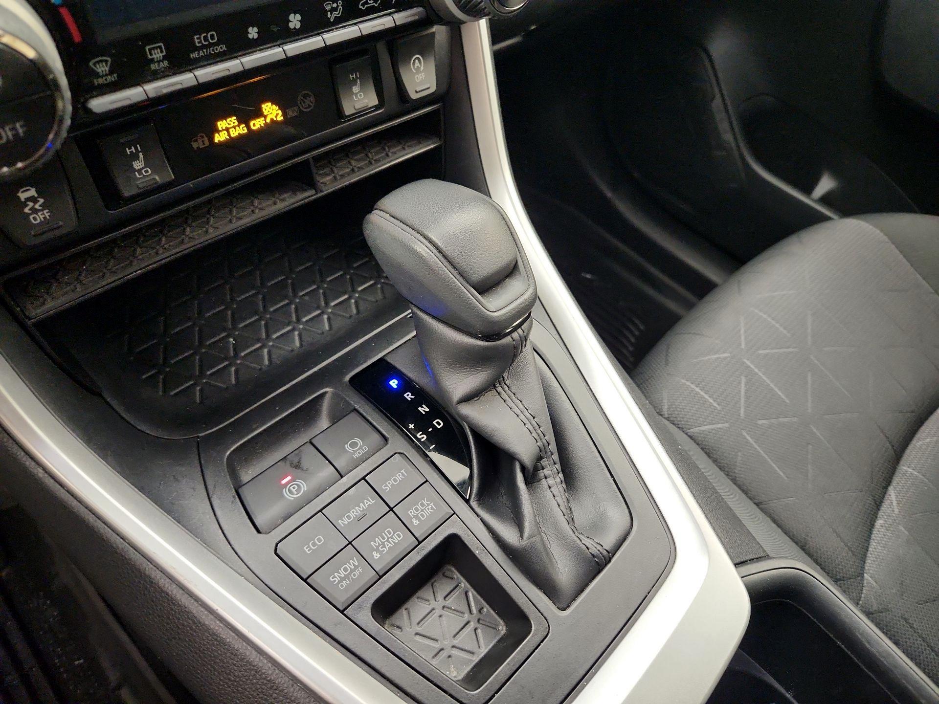 Thumbnail: 2023 Toyota RAV4 - 17