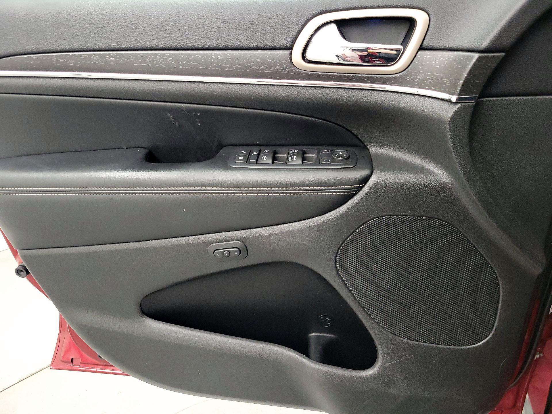 Thumbnail: 2015 Jeep Grand Cherokee - 12