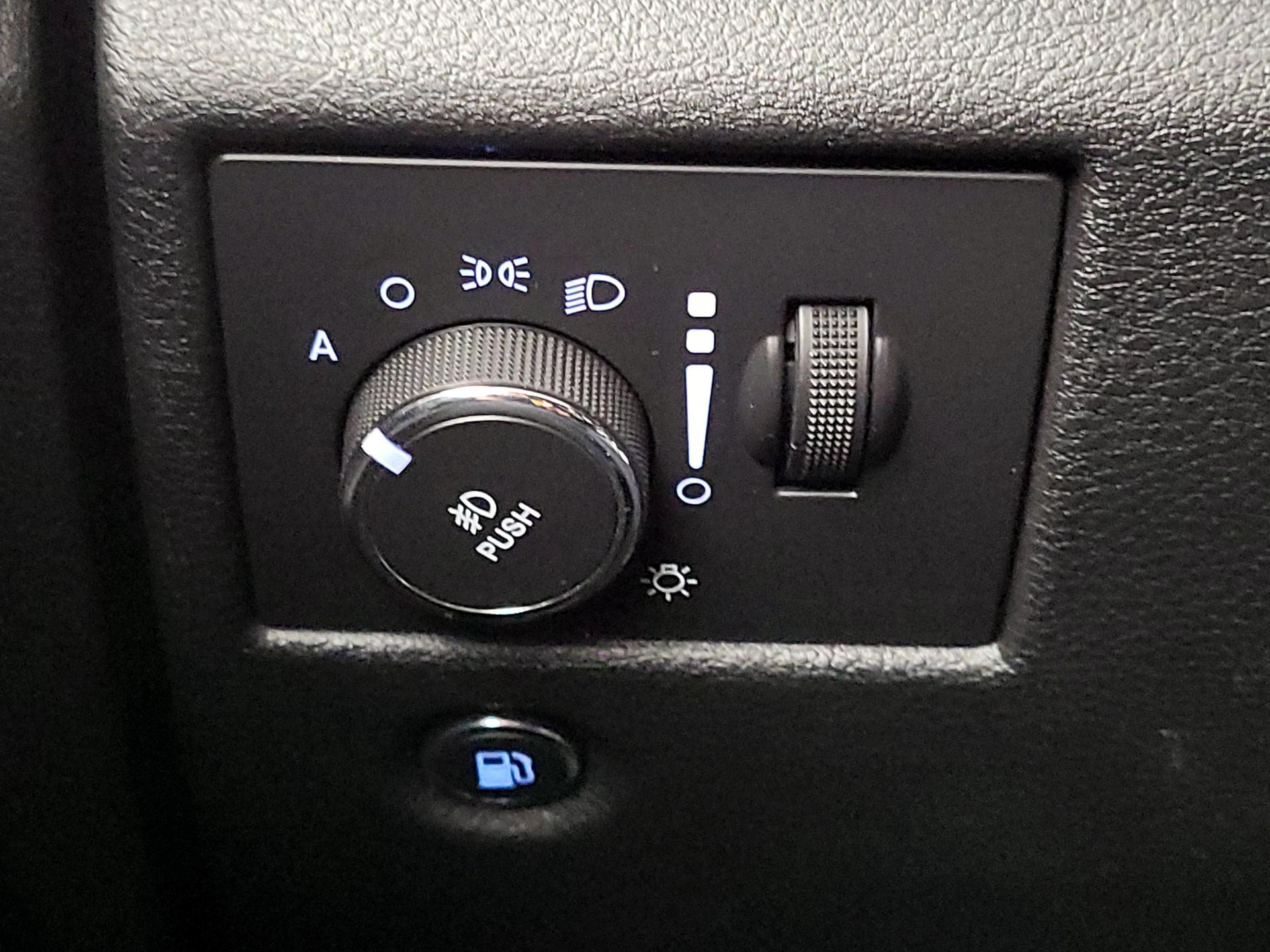 Thumbnail: 2015 Jeep Grand Cherokee - 13