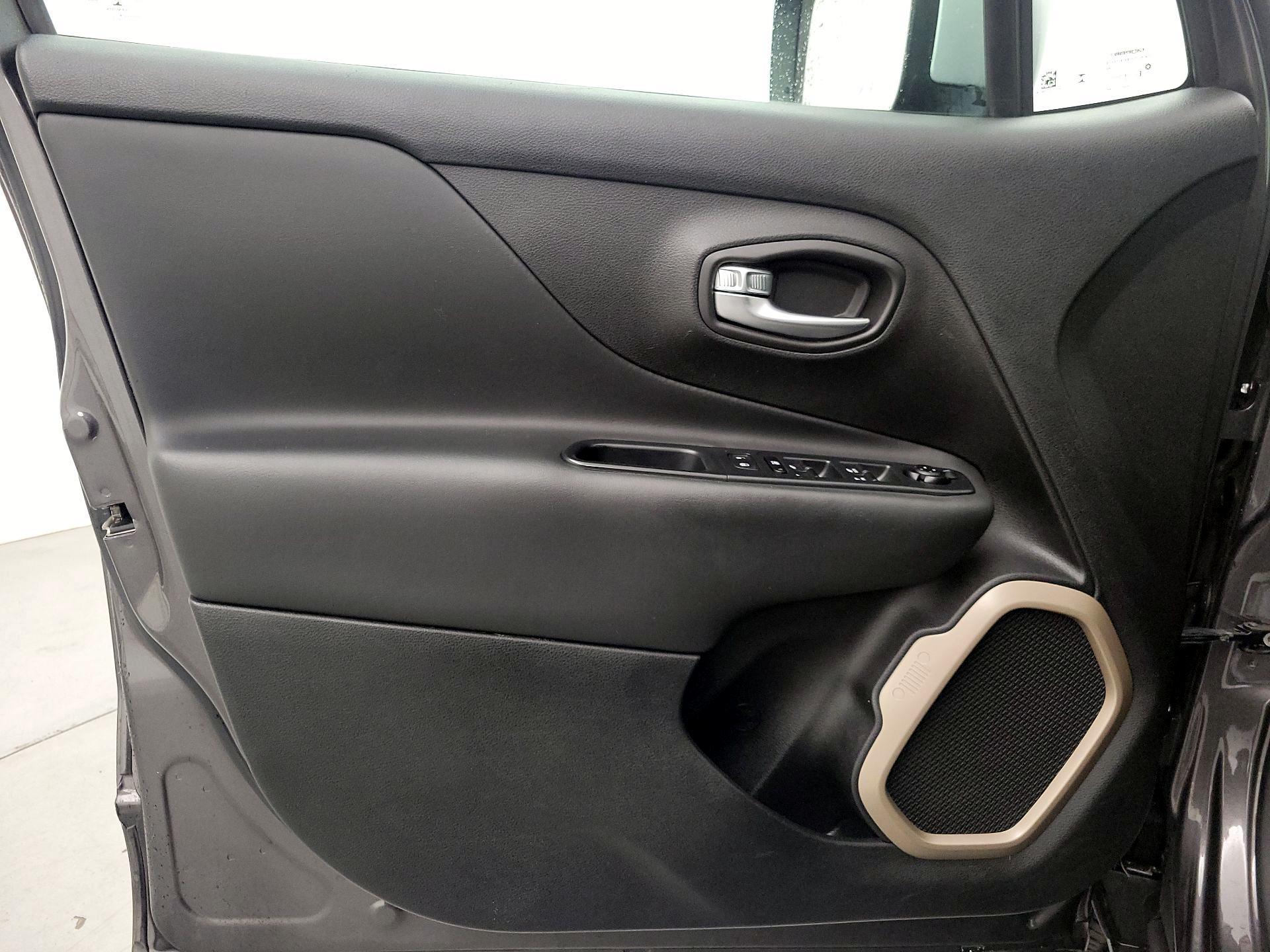 Thumbnail: 2016 Jeep Renegade - 12