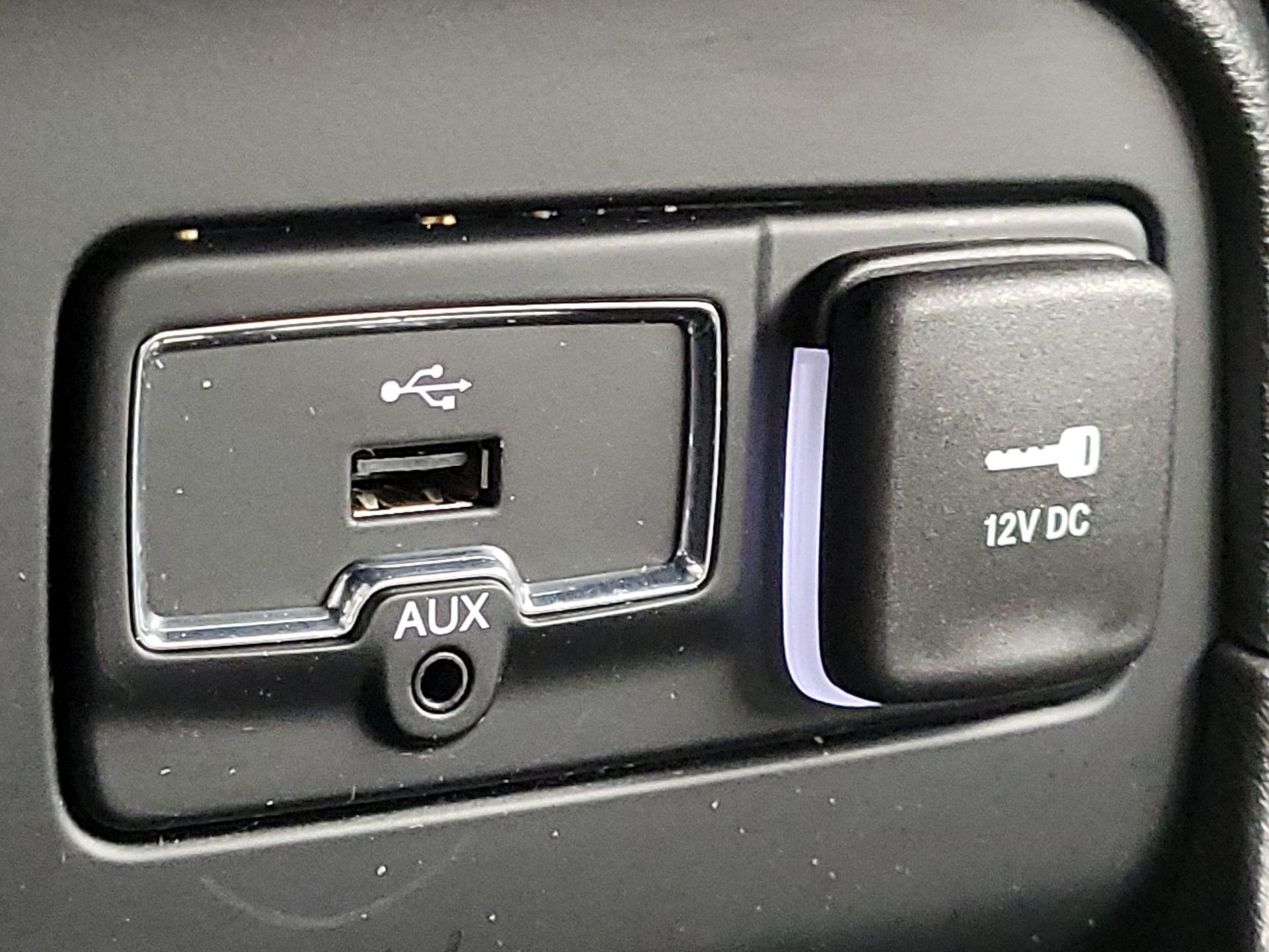 Thumbnail: 2016 Jeep Renegade - 19