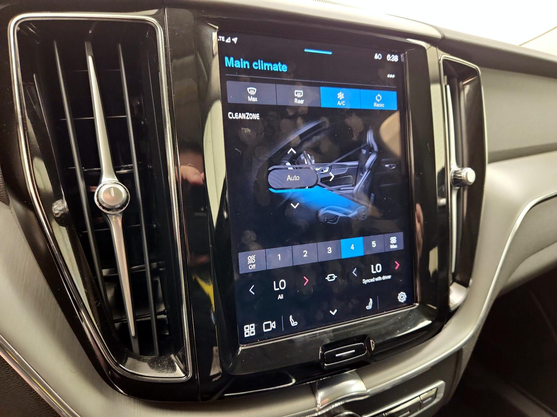 Thumbnail: 2024 Volvo XC60 - 17