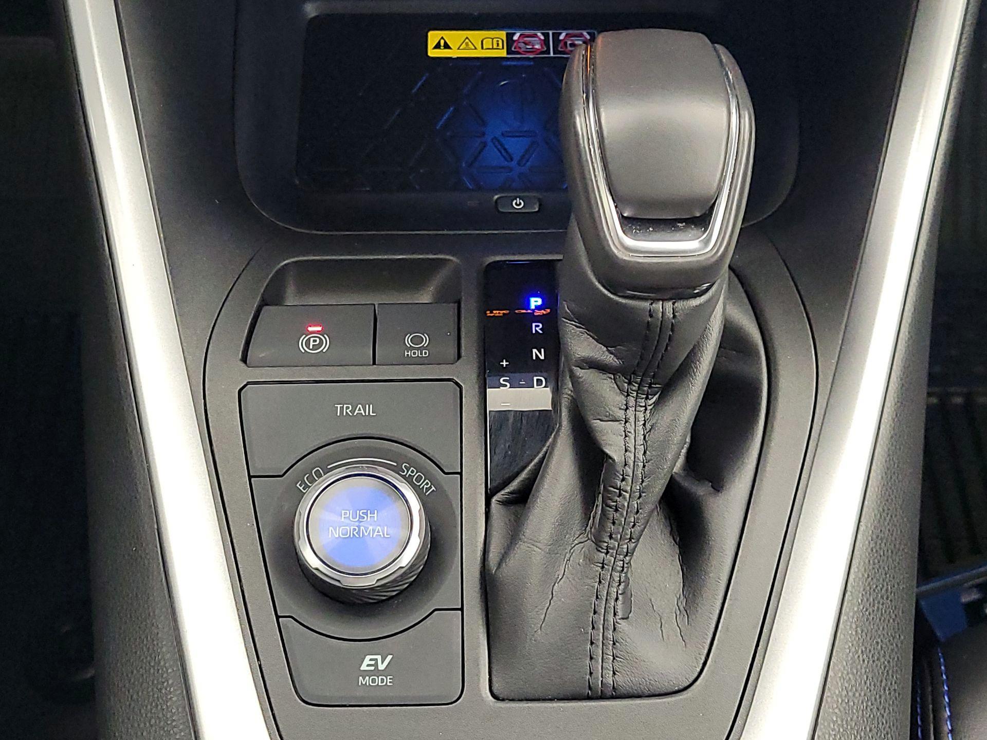 Thumbnail: 2023 Toyota RAV4 - 17