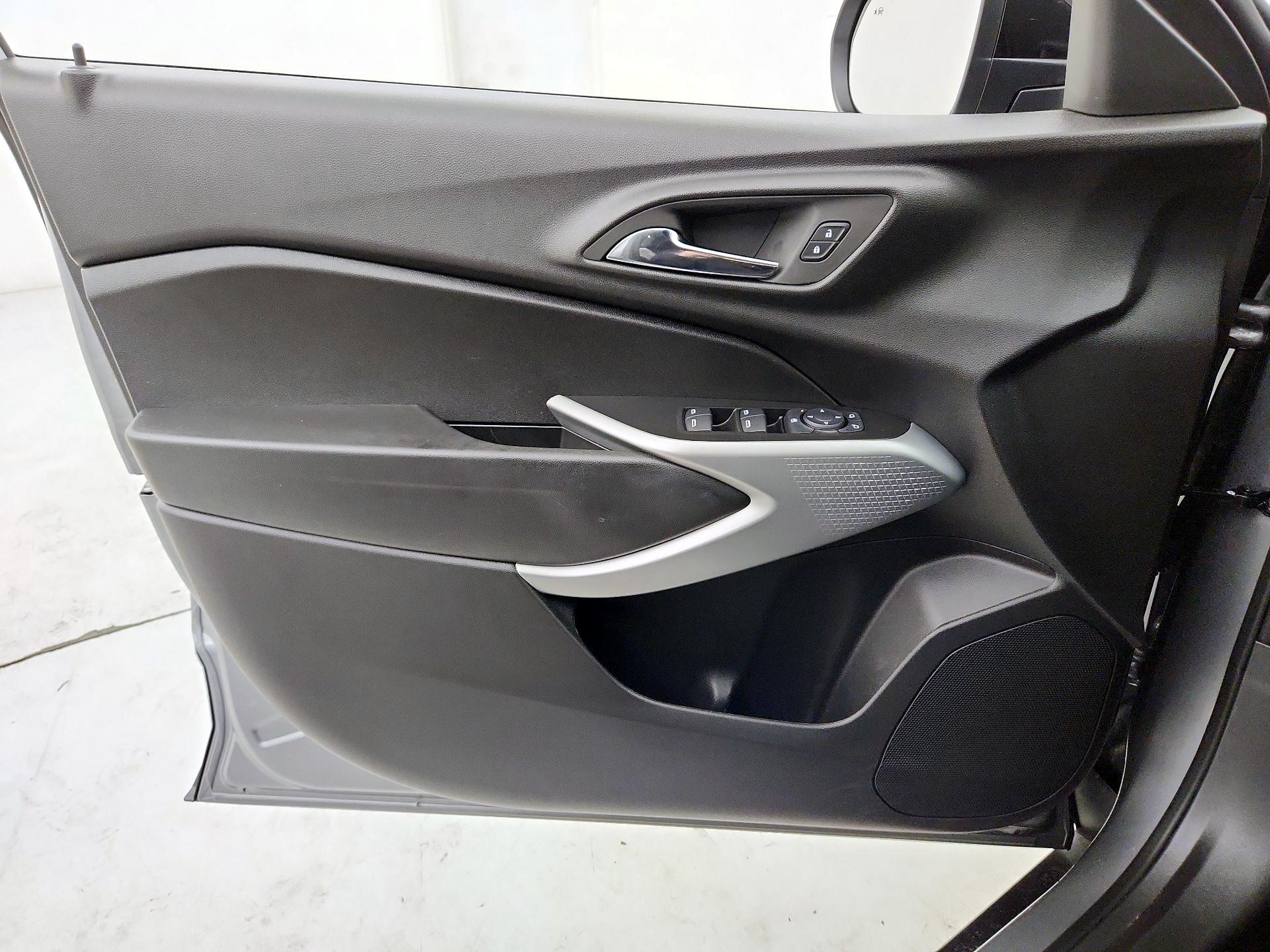 Thumbnail: 2025 Chevrolet Trax - 12