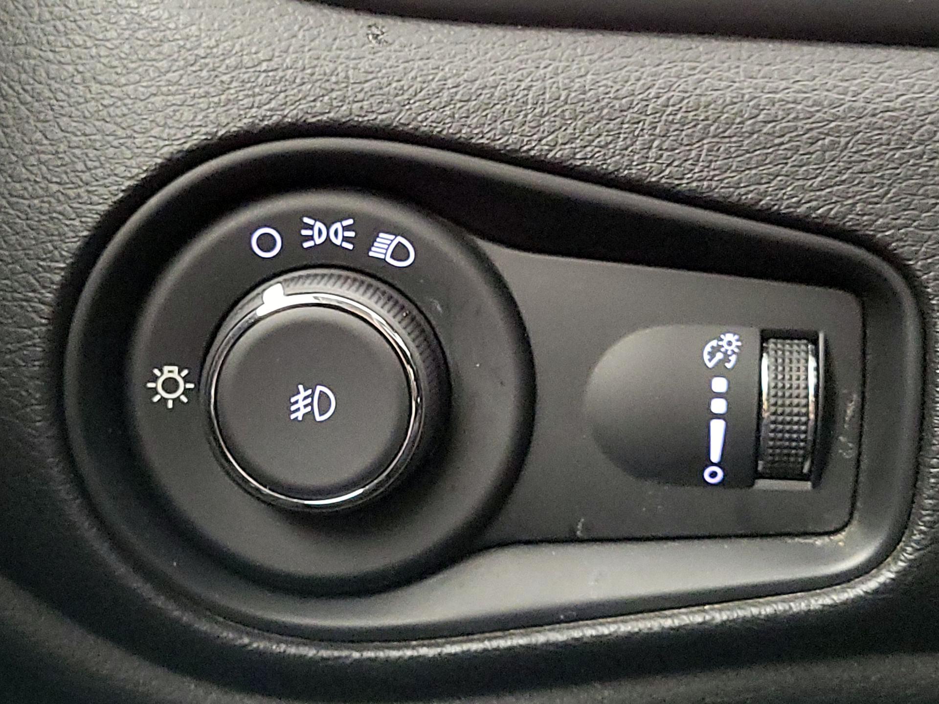 Thumbnail: 2021 Jeep Renegade - 13