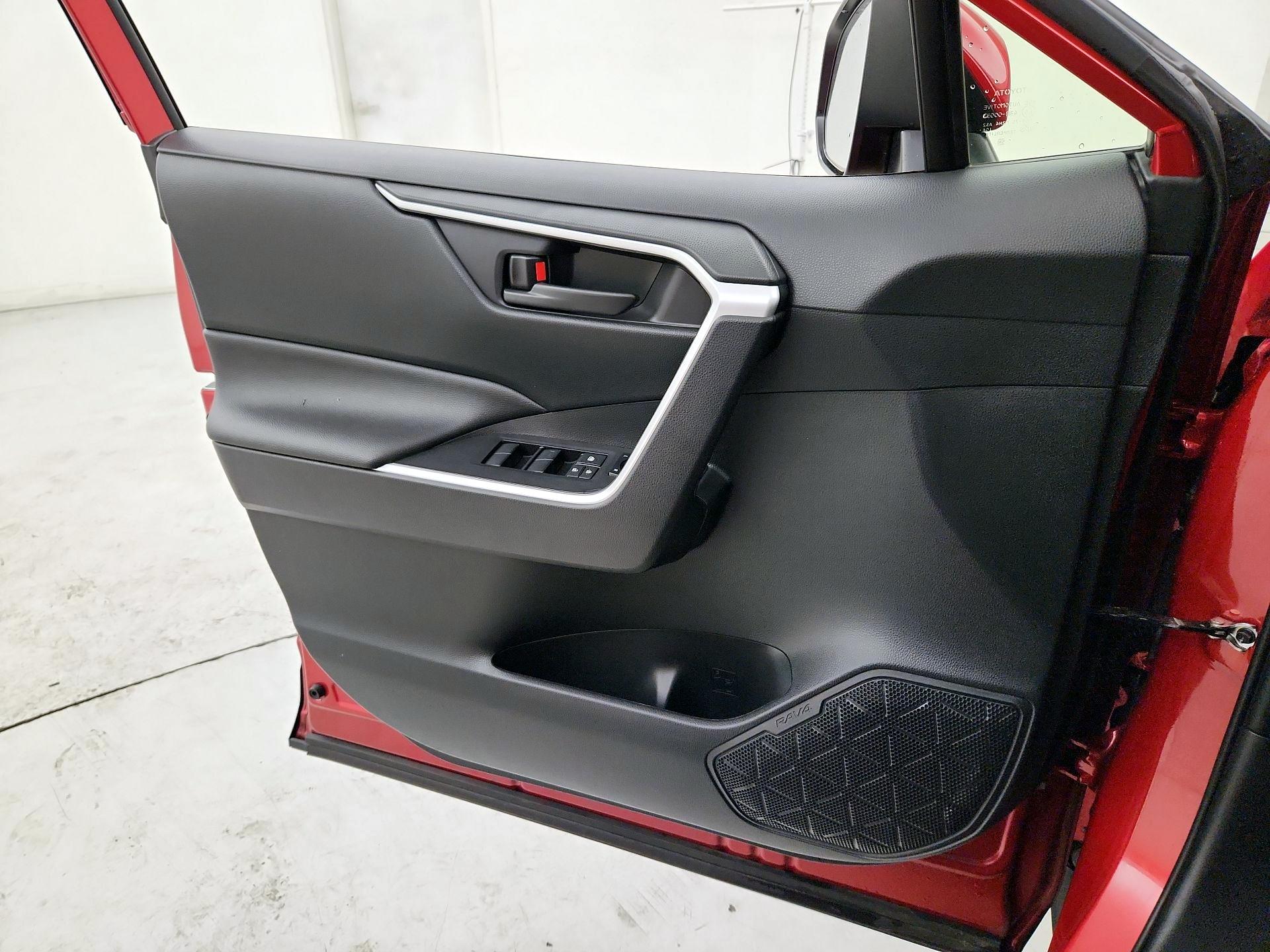 Thumbnail: 2021 Toyota RAV4 - 12